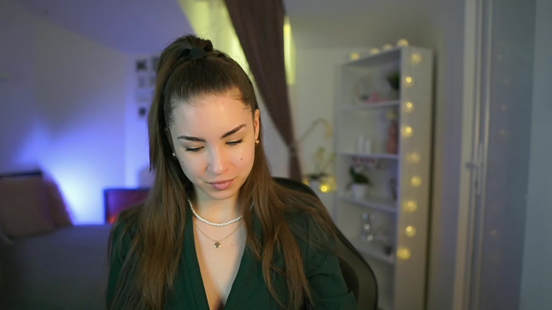 Gallery image thumbnail from Shy_jane's myfreecams stream on, 03/29/2023, 13:36 image 17 of 20
