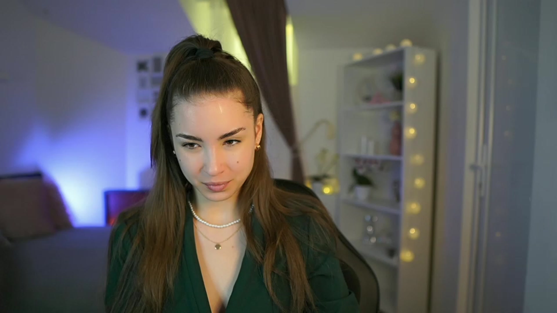 Gallery image thumbnail from Shy_jane's myfreecams stream on, 03/29/2023, 13:36 image 18 of 20