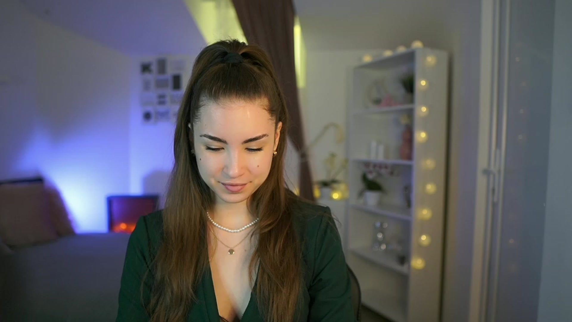Gallery image thumbnail from Shy_jane's myfreecams stream on, 03/29/2023, 13:36 image 5 of 20