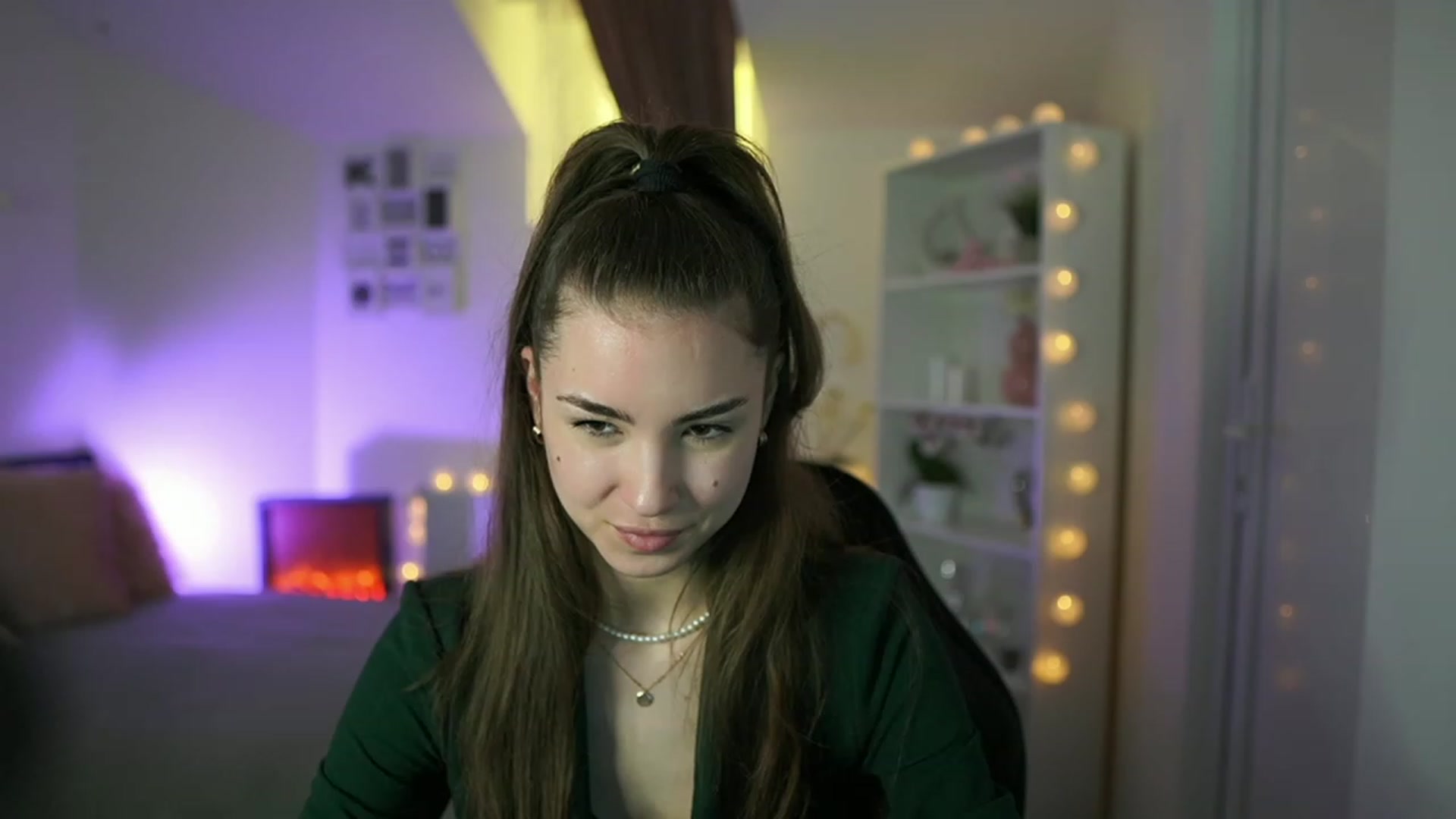 Gallery image thumbnail from Shy_jane's myfreecams stream on, 03/29/2023, 16:52 image 13 of 20