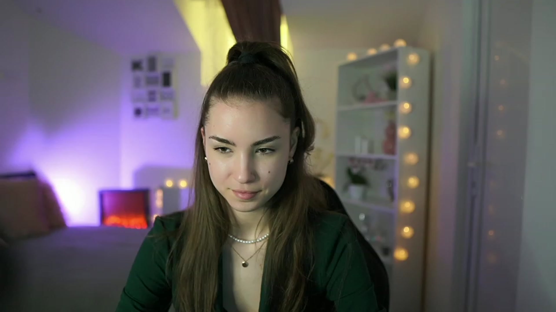 Gallery image thumbnail from Shy_jane's myfreecams stream on, 03/29/2023, 16:52 image 12 of 20