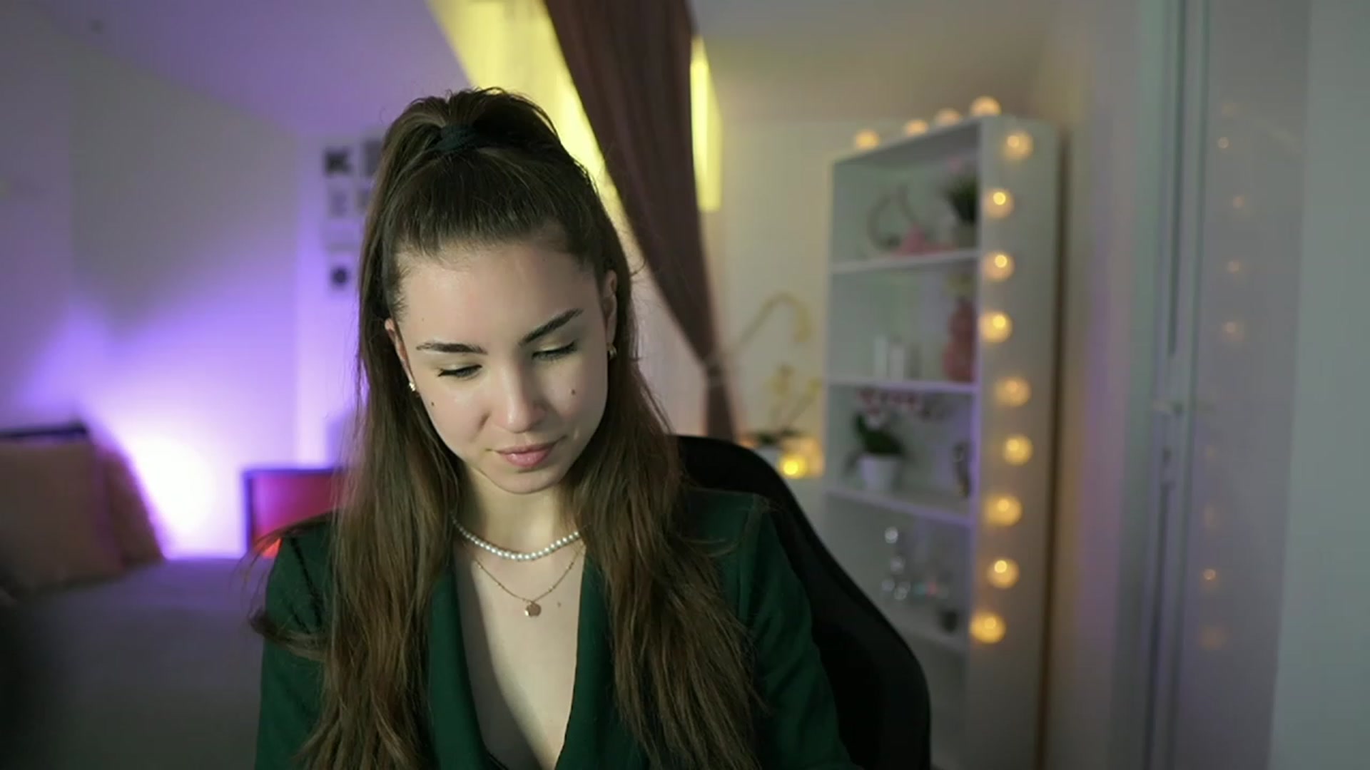 Gallery image thumbnail from Shy_jane's myfreecams stream on, 03/29/2023, 17:30 image 12 of 20