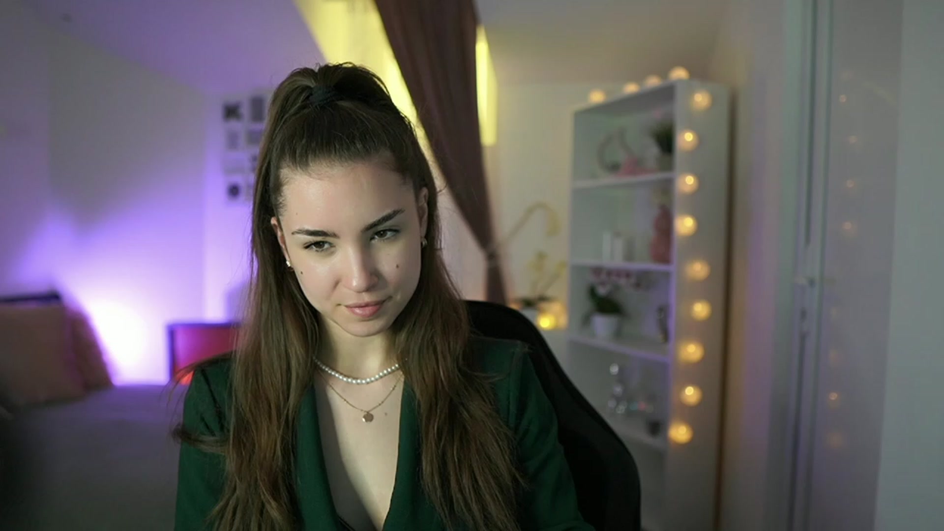 Gallery image thumbnail from Shy_jane's myfreecams stream on, 03/29/2023, 17:30 image 14 of 20