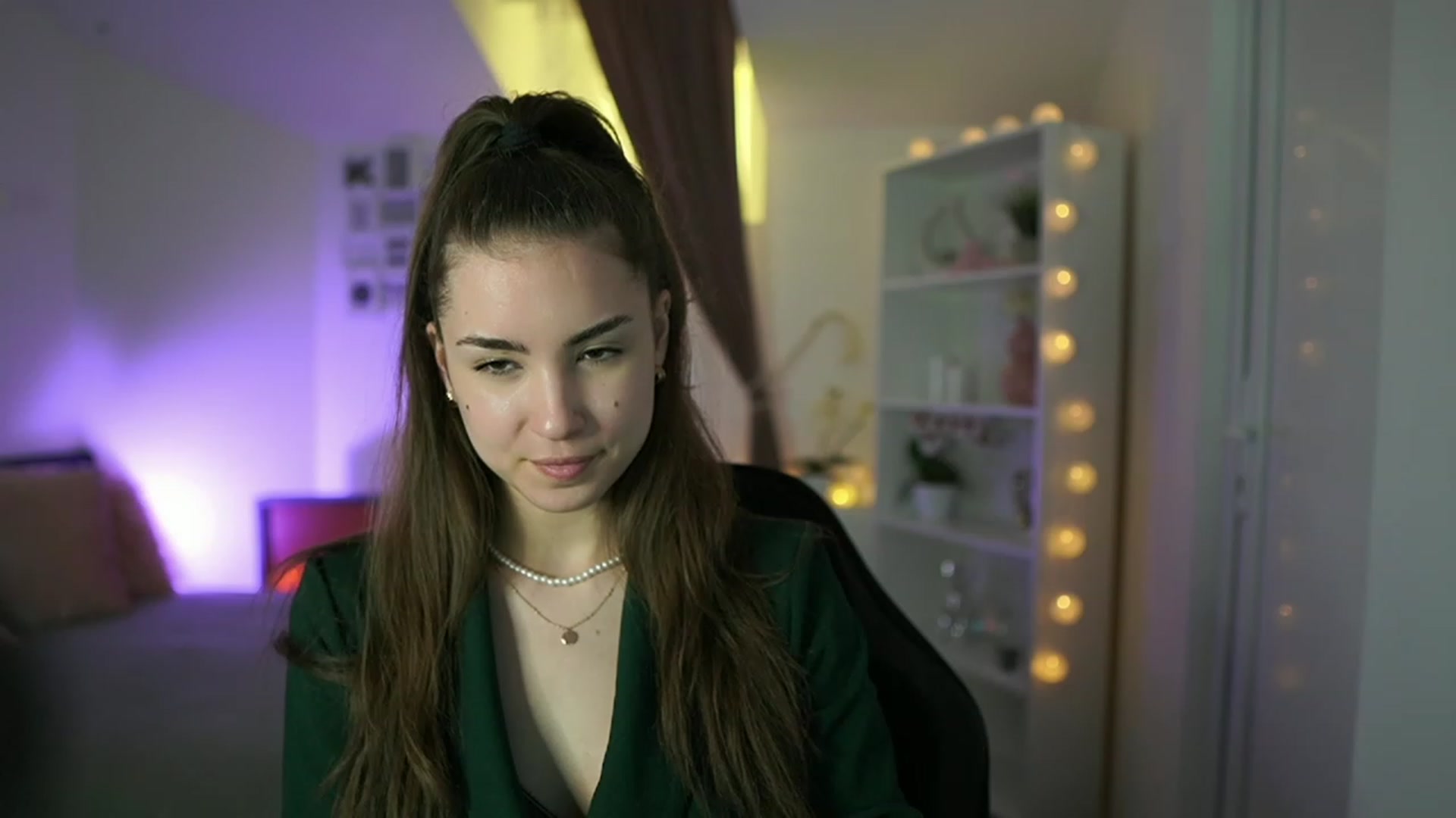 Gallery image thumbnail from Shy_jane's myfreecams stream on, 03/29/2023, 17:30 image 10 of 20