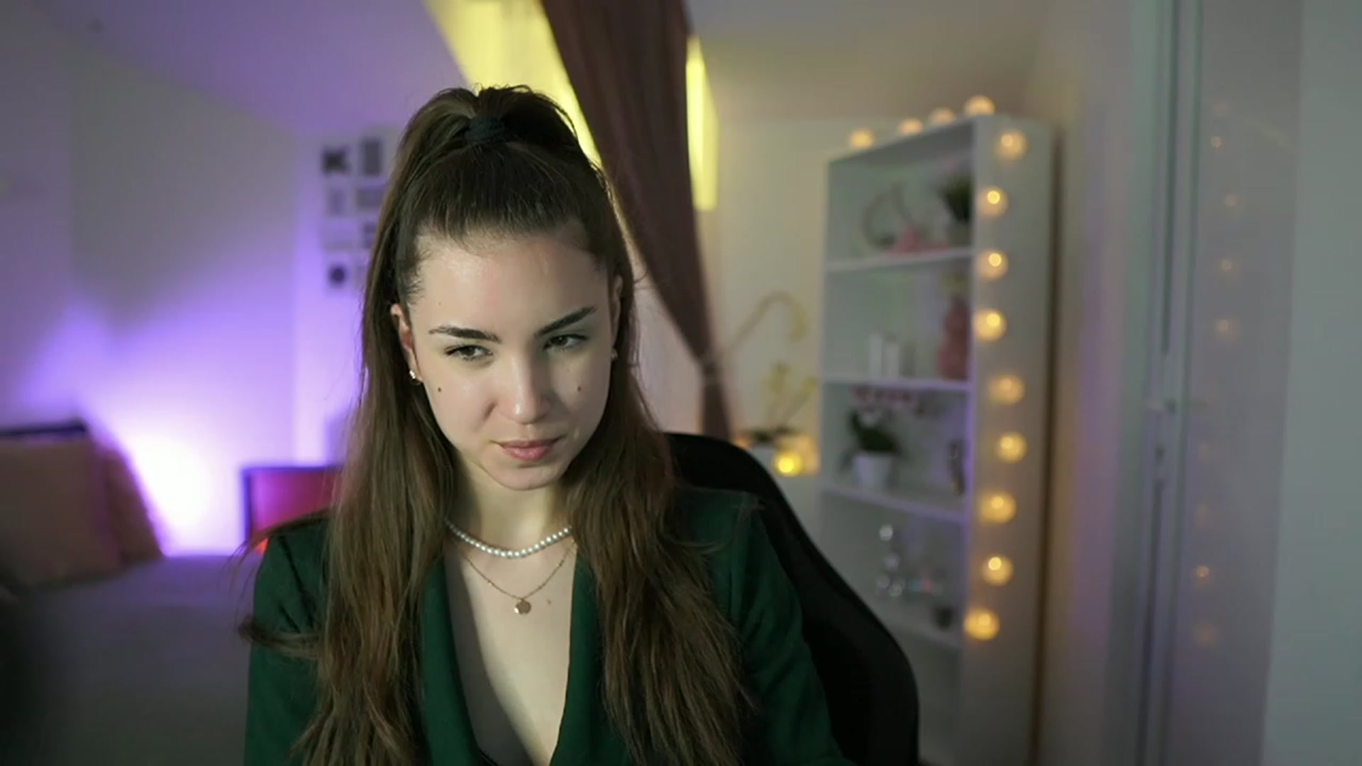 Gallery image thumbnail from Shy_jane's myfreecams stream on, 03/29/2023, 17:30 image 15 of 20