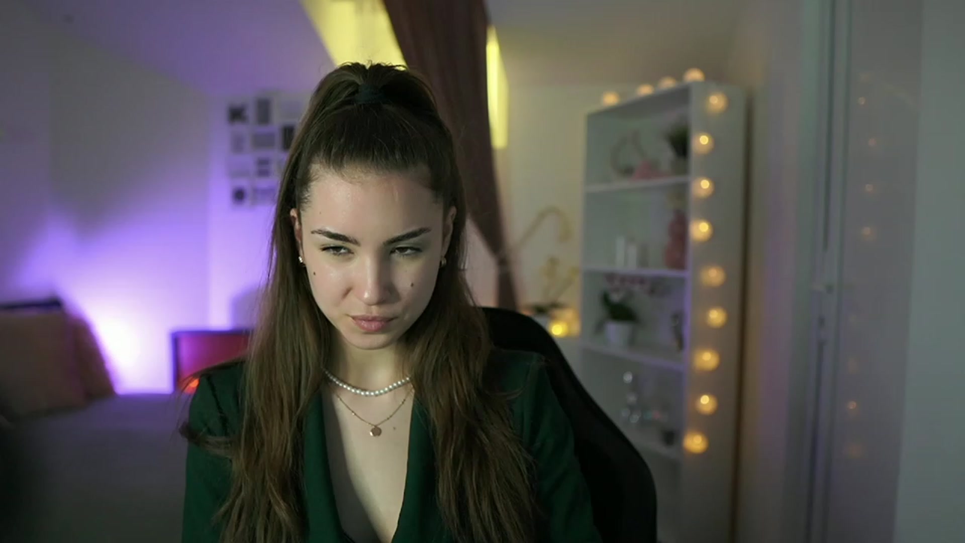 Gallery image thumbnail from Shy_jane's myfreecams stream on, 03/29/2023, 17:30 image 9 of 20