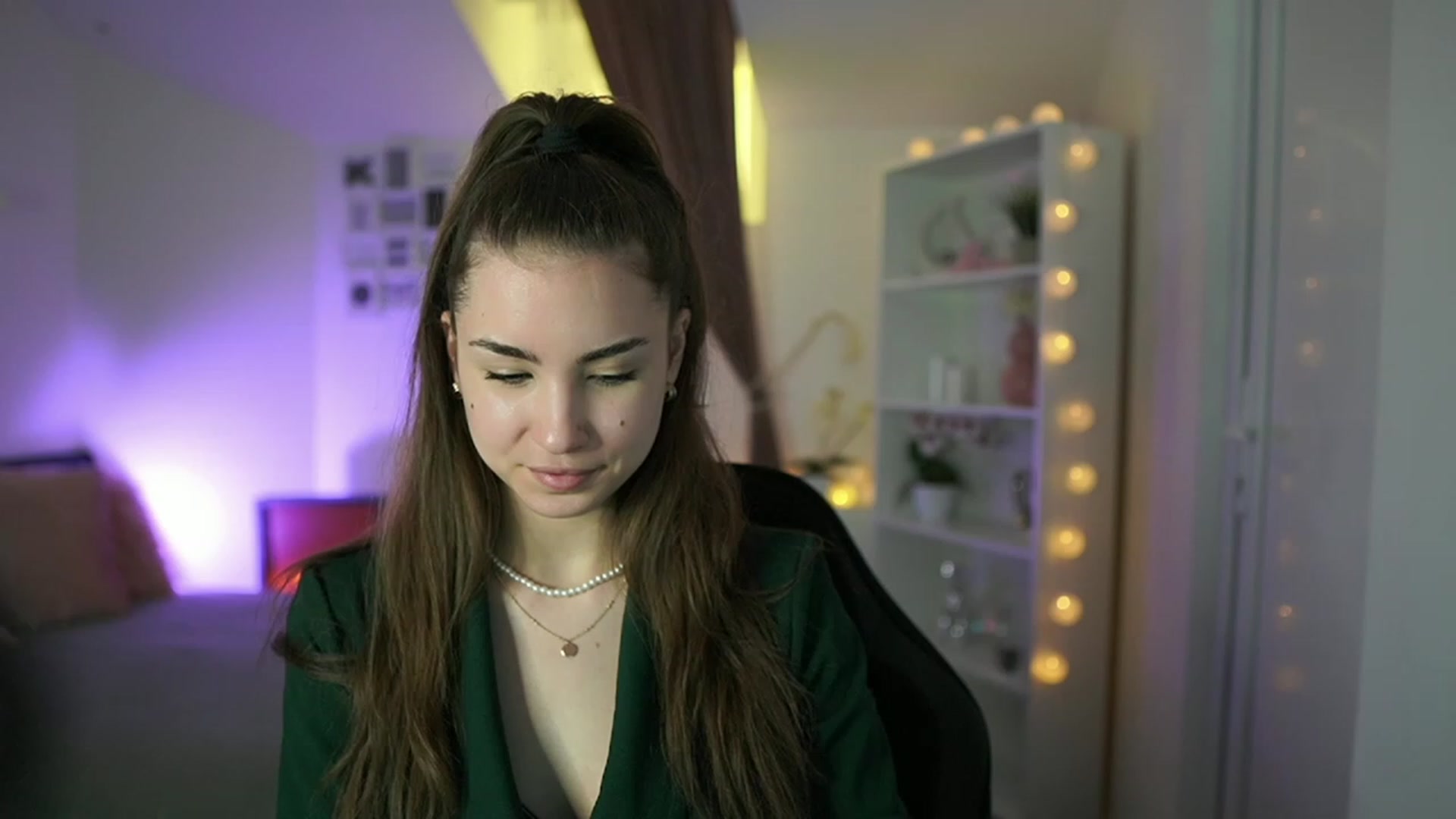 Gallery image thumbnail from Shy_jane's myfreecams stream on, 03/29/2023, 17:30 image 7 of 20