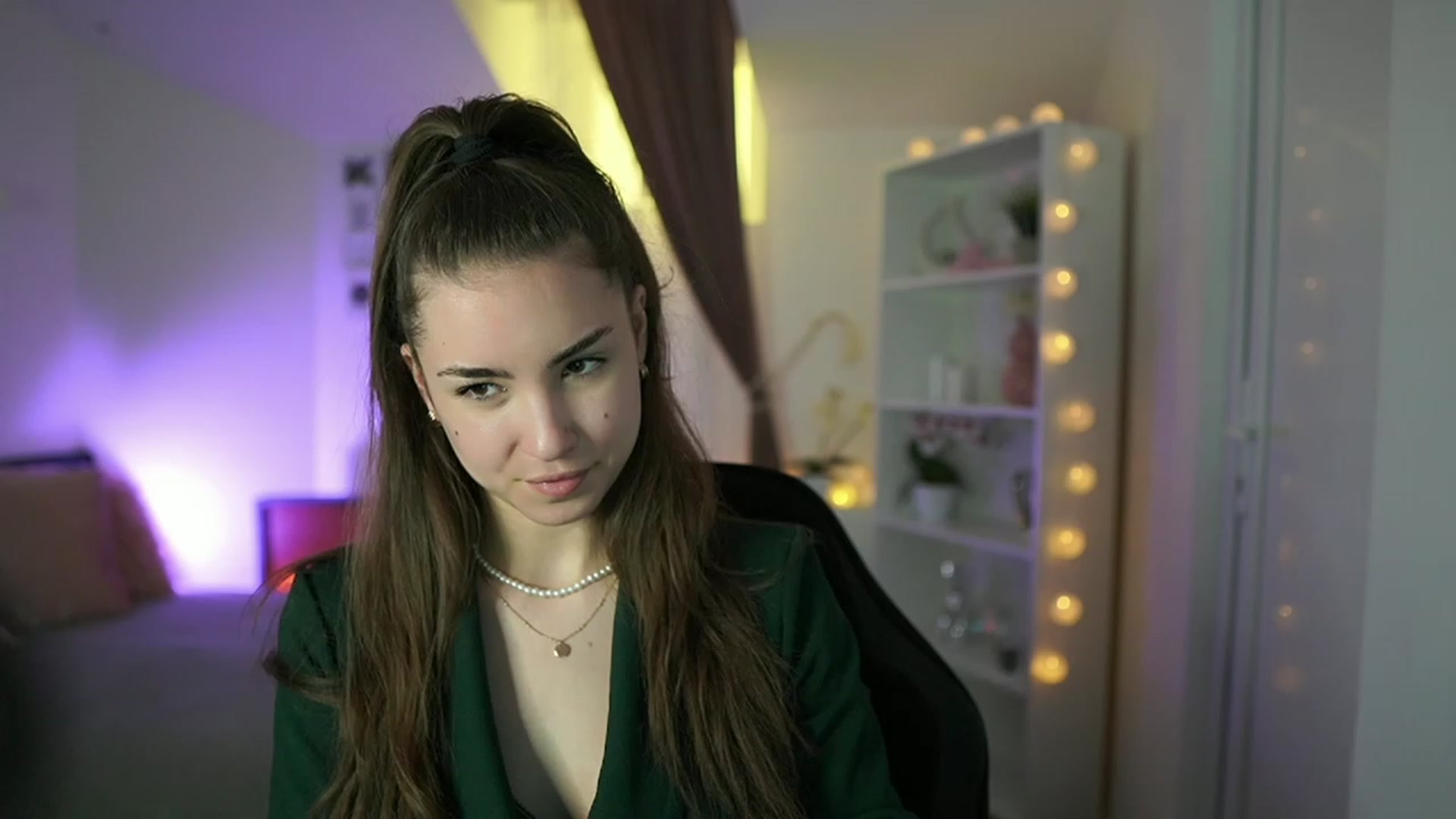 Gallery image thumbnail from Shy_jane's myfreecams stream on, 03/29/2023, 17:30 image 13 of 20
