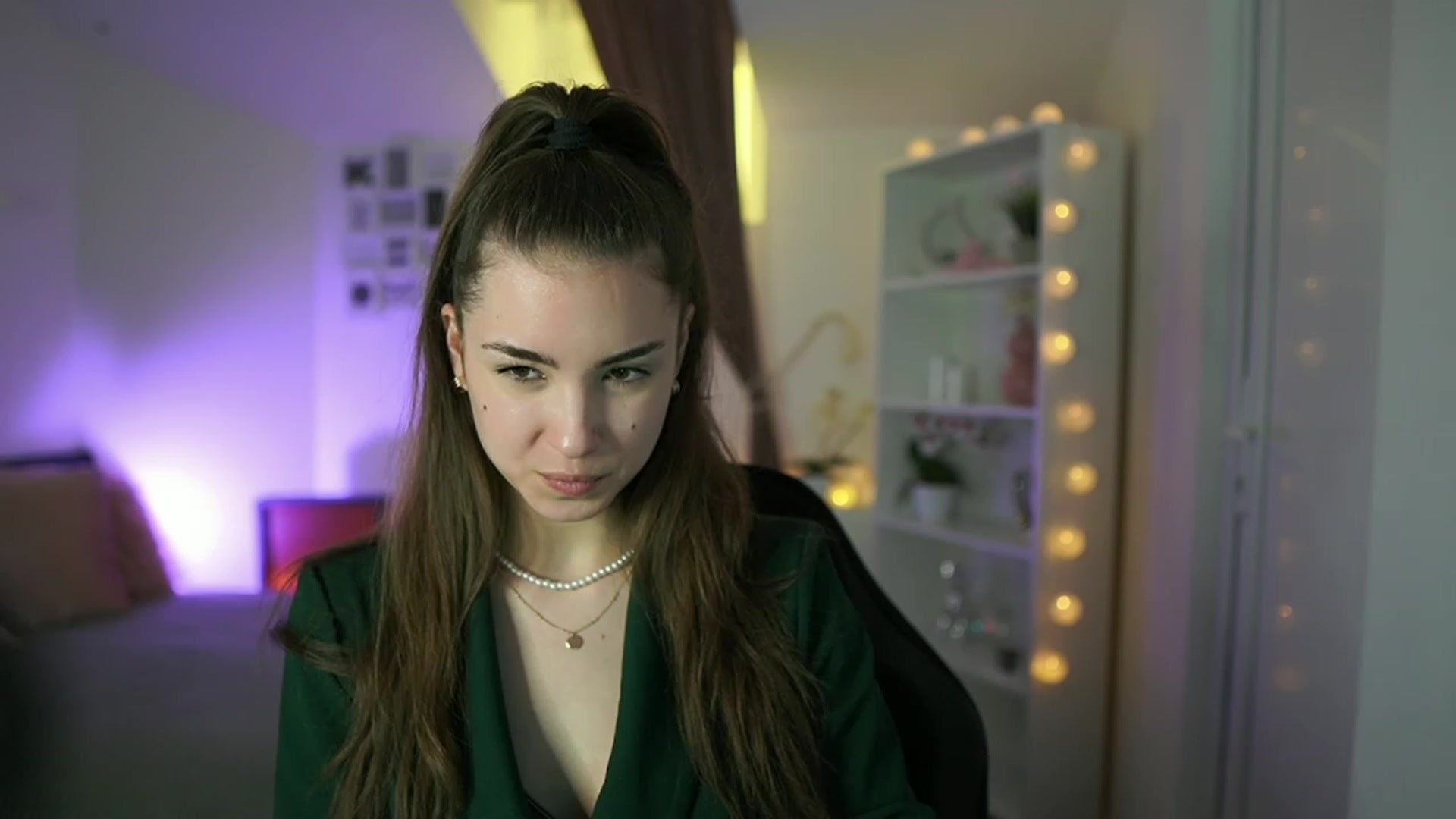 Gallery image thumbnail from Shy_jane's myfreecams stream on, 03/29/2023, 17:30 image 4 of 20