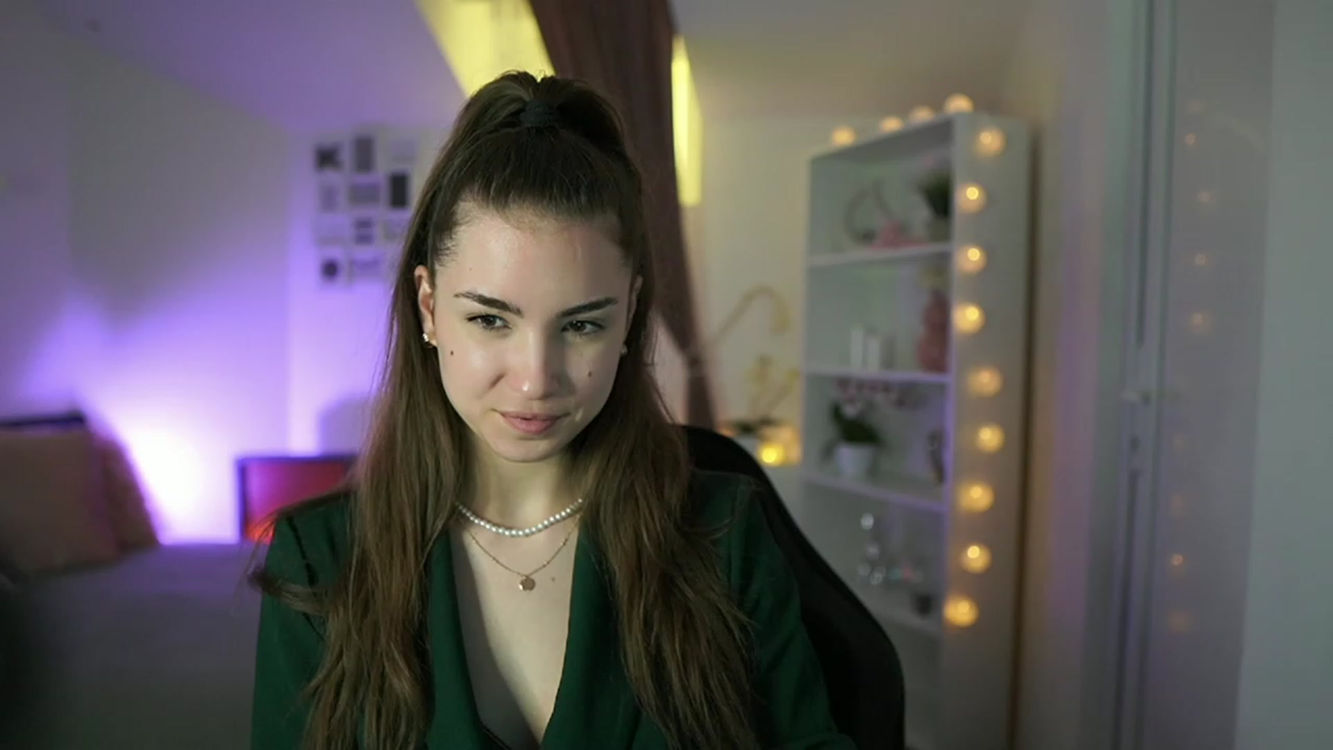 Gallery image thumbnail from Shy_jane's myfreecams stream on, 03/29/2023, 17:30 image 3 of 20