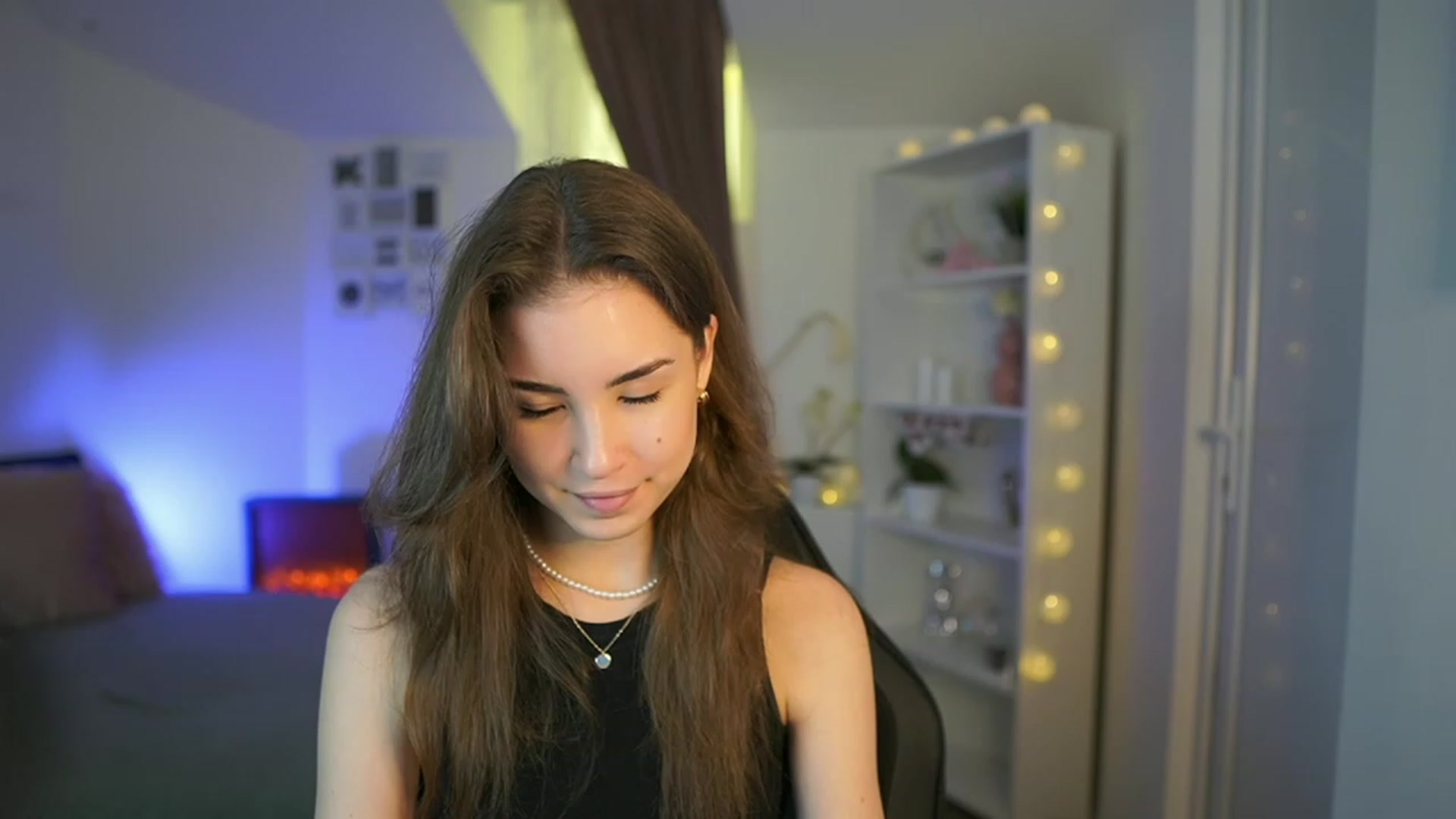 Gallery image thumbnail from Shy_jane's myfreecams stream on, 03/30/2023, 11:20 image 11 of 20