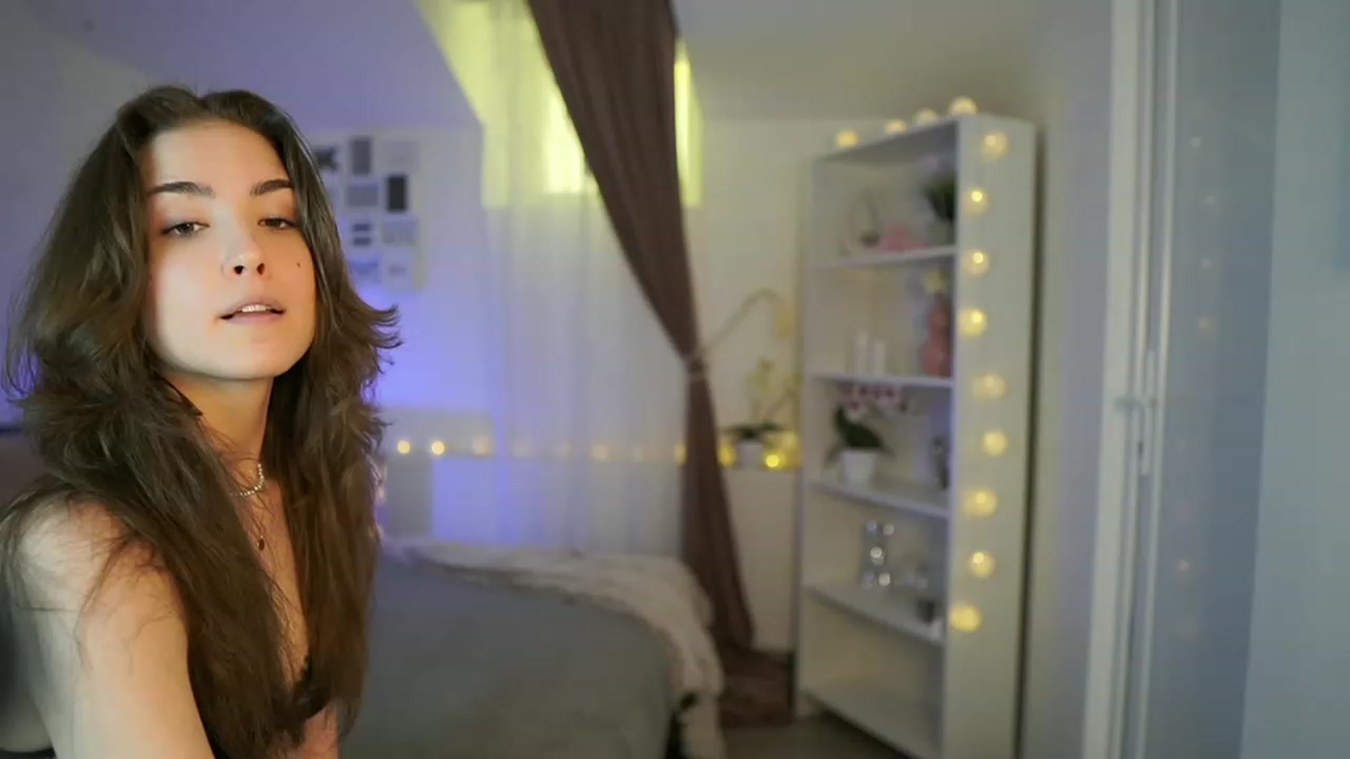 Gallery image thumbnail from Shy_jane's myfreecams stream on, 03/30/2023, 11:20 image 18 of 20