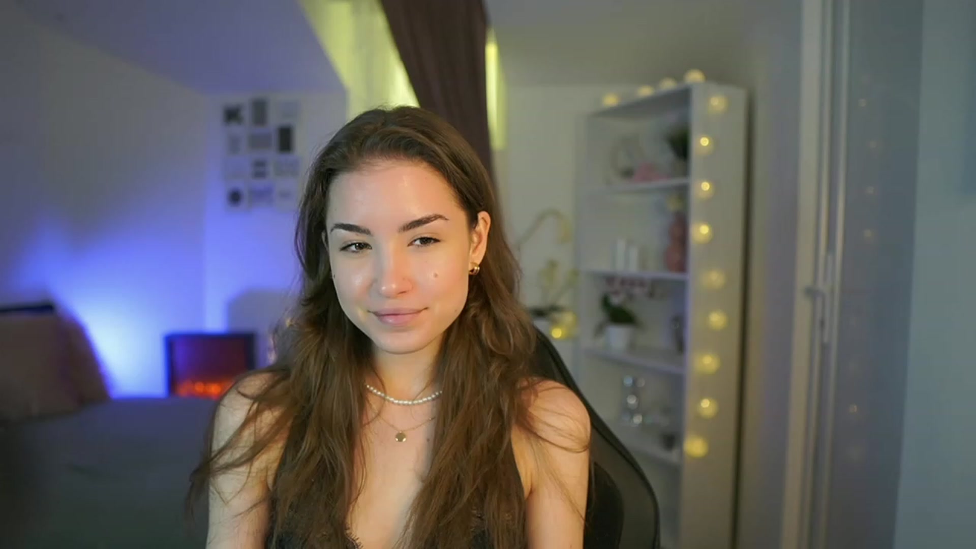 Gallery image thumbnail from Shy_jane's myfreecams stream on, 03/30/2023, 12:34 image 12 of 20