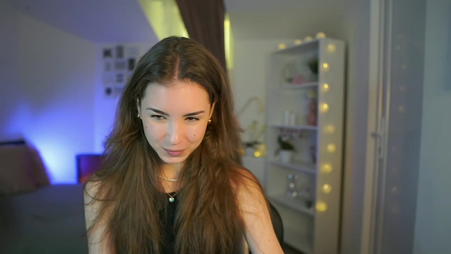 Gallery image thumbnail from Shy_jane's myfreecams stream on, 03/30/2023, 12:34 image 3 of 20