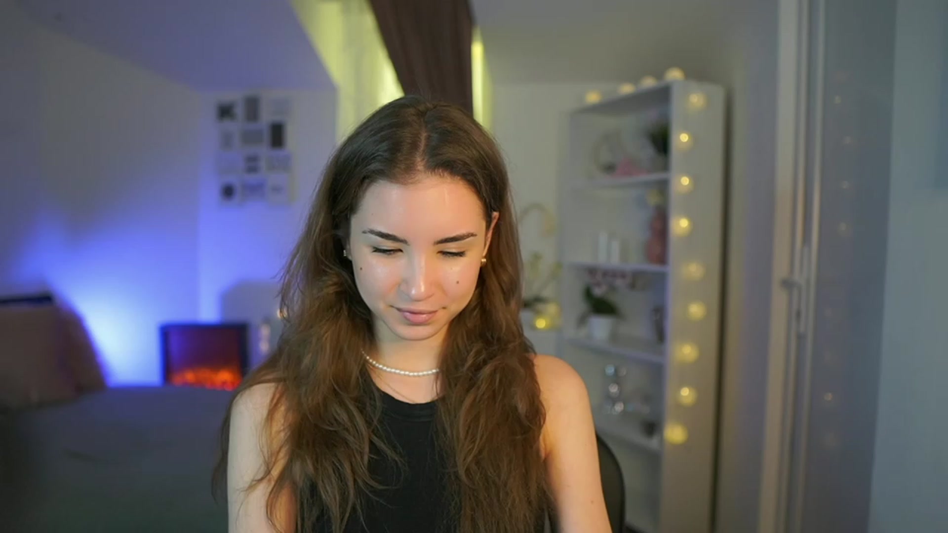 Gallery image thumbnail from Shy_jane's myfreecams stream on, 03/30/2023, 13:28 image 6 of 20