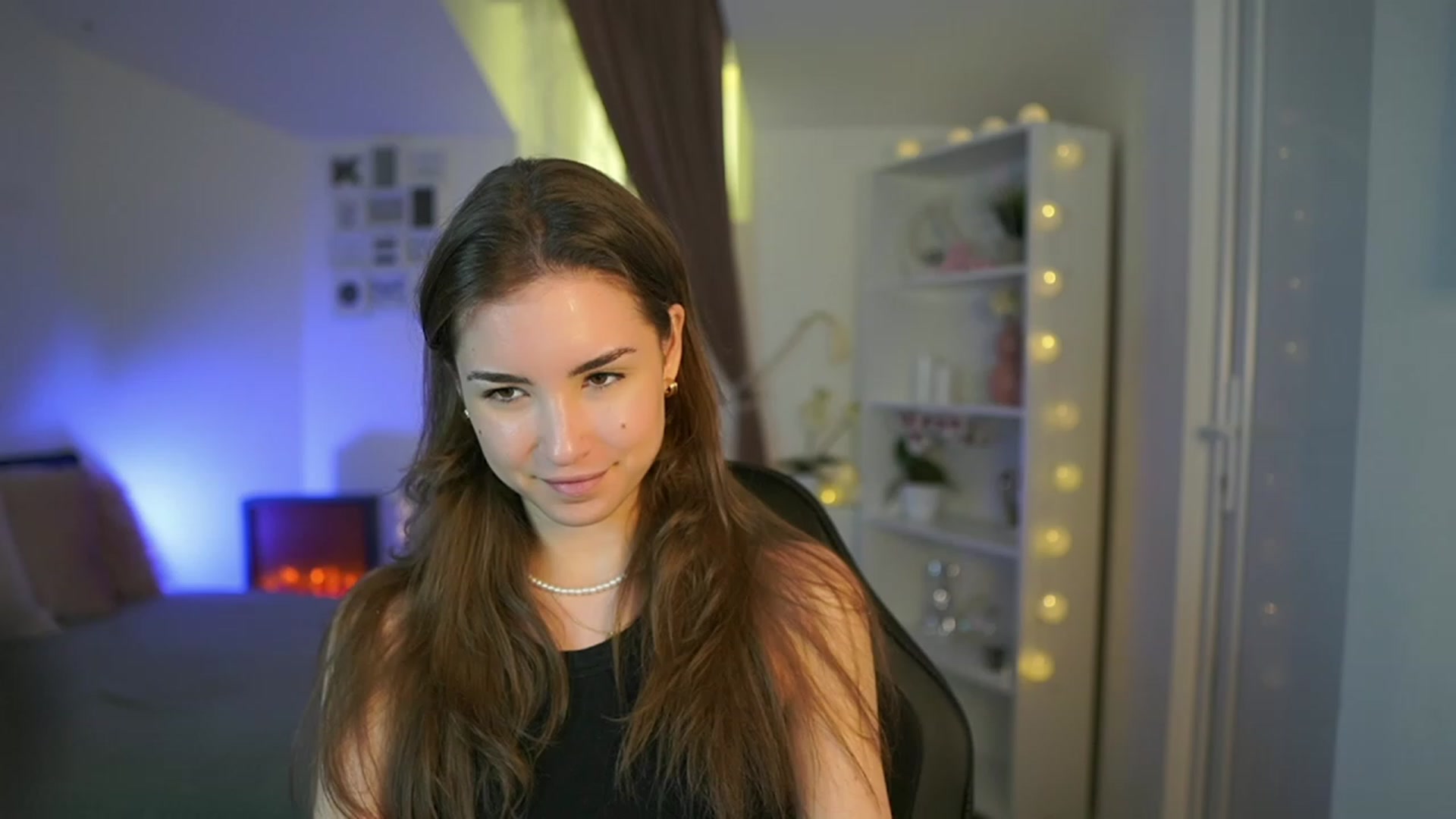 Gallery image thumbnail from Shy_jane's myfreecams stream on, 03/30/2023, 15:02 image 6 of 20