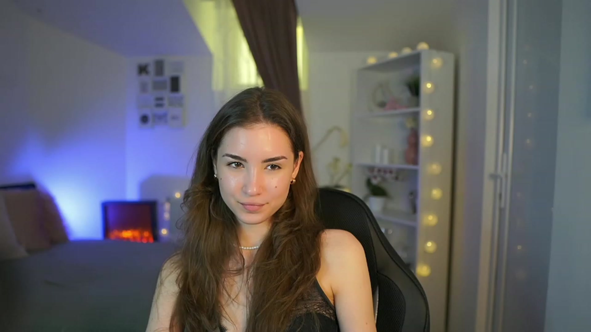 Gallery image thumbnail from Shy_jane's myfreecams stream on, 03/30/2023, 15:43 image 10 of 20