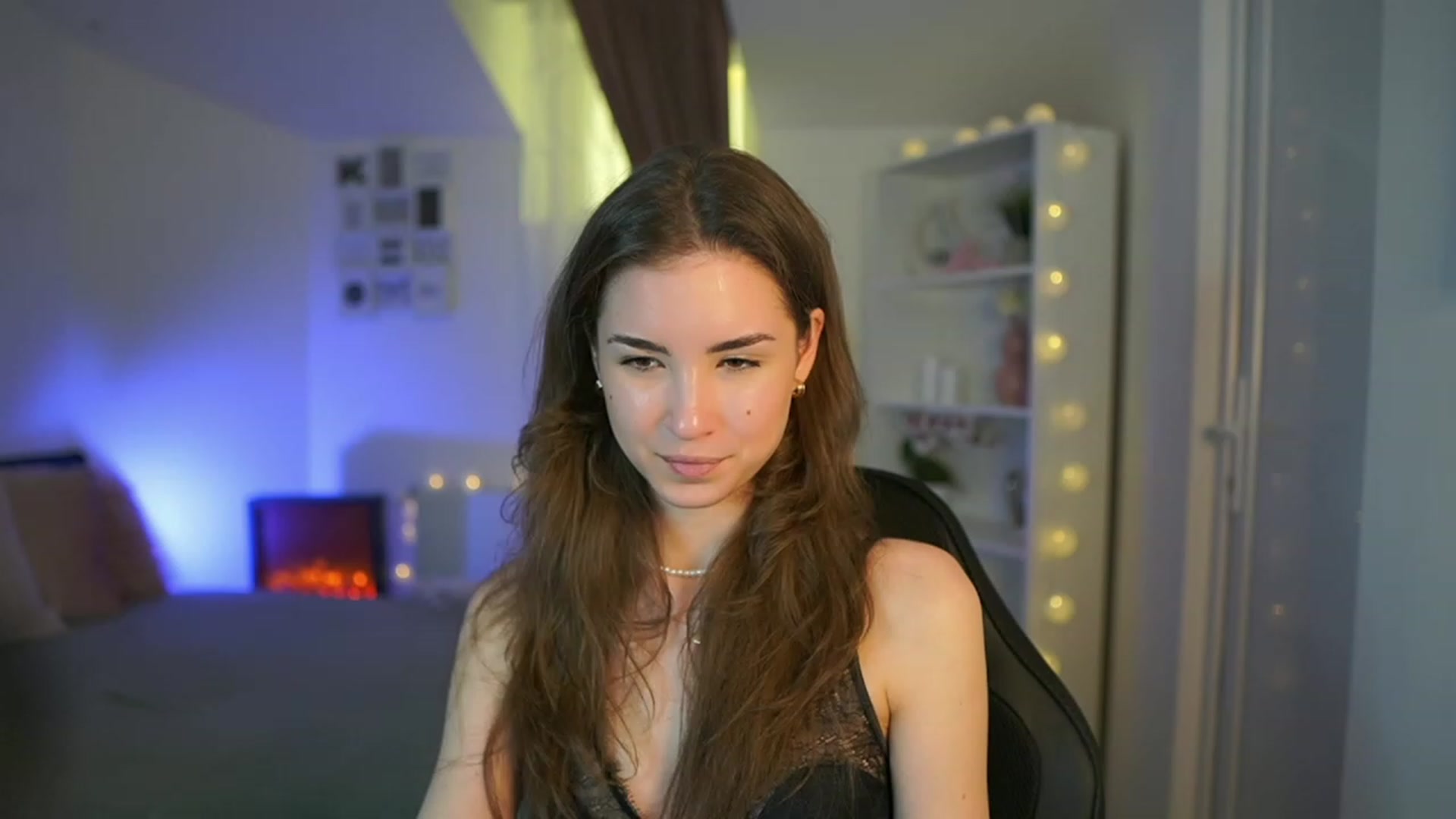 Gallery image thumbnail from Shy_jane's myfreecams stream on, 03/30/2023, 15:43 image 6 of 20