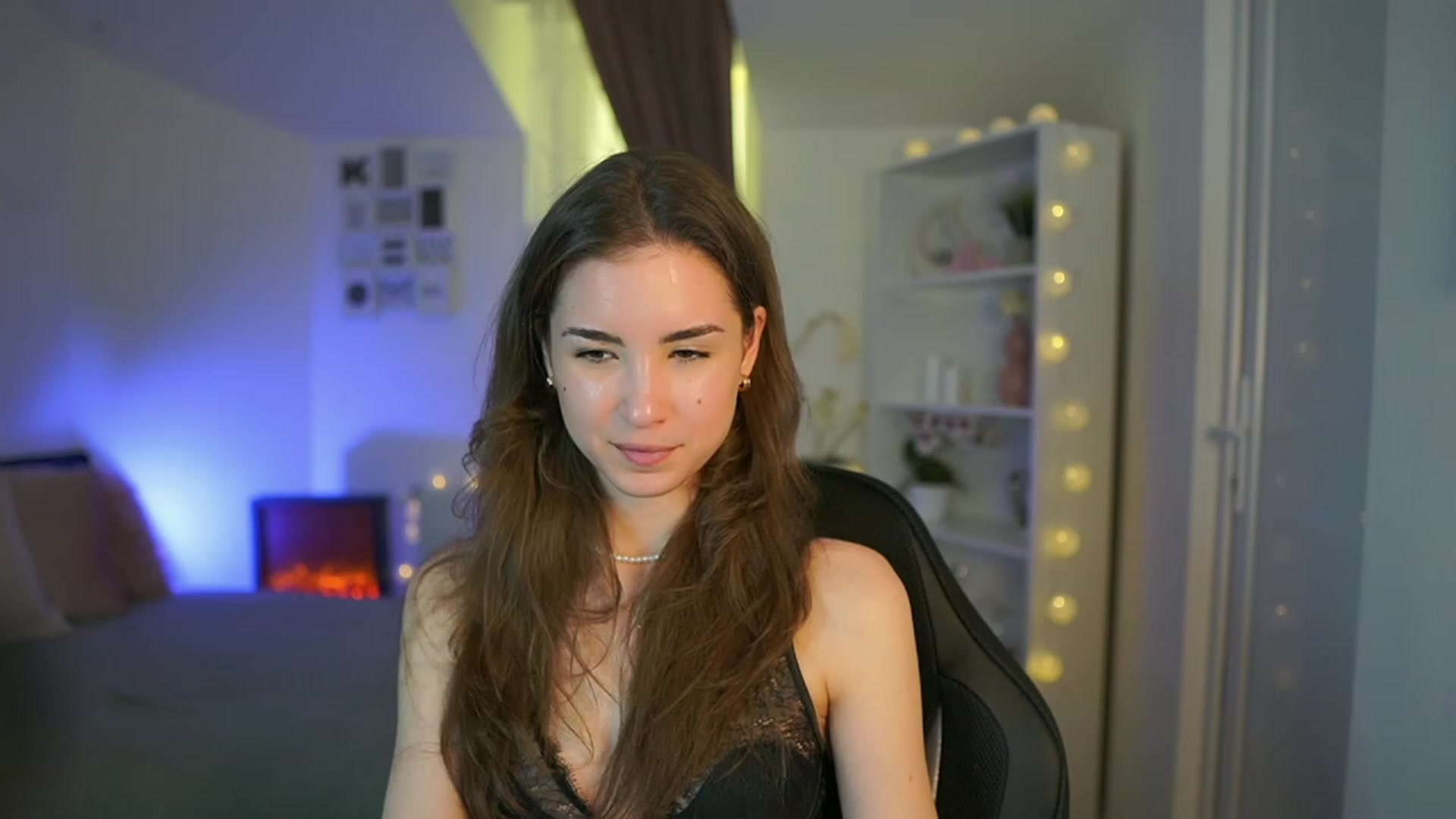 Gallery image thumbnail from Shy_jane's myfreecams stream on, 03/30/2023, 15:43 image 9 of 20