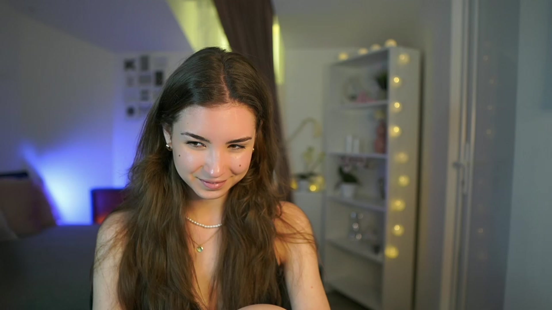 Gallery image thumbnail from Shy_jane's myfreecams stream on, 03/30/2023, 16:57 image 17 of 20