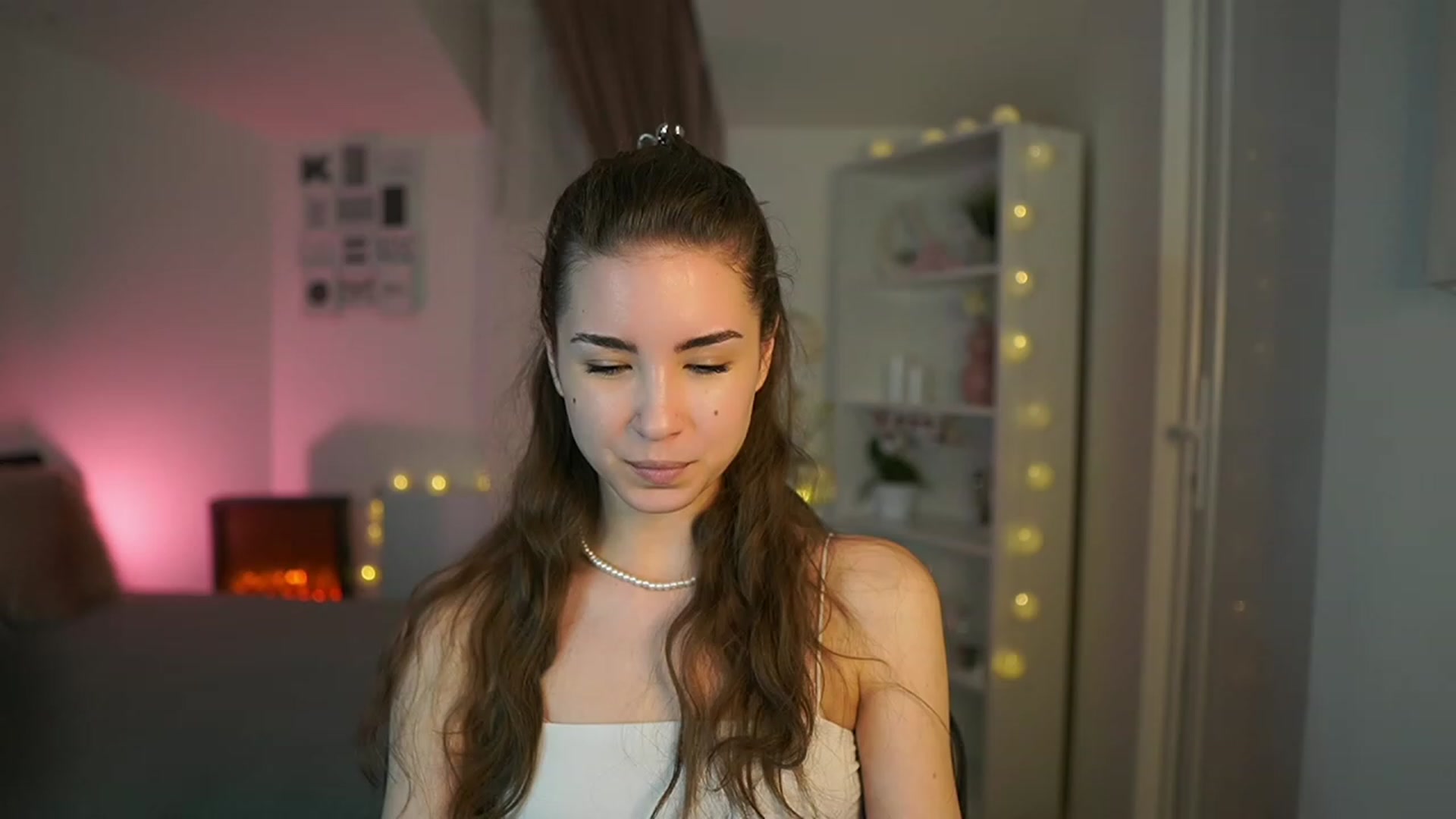 Gallery image thumbnail from Shy_jane's myfreecams stream on, 04/02/2023, 11:23 image 12 of 20