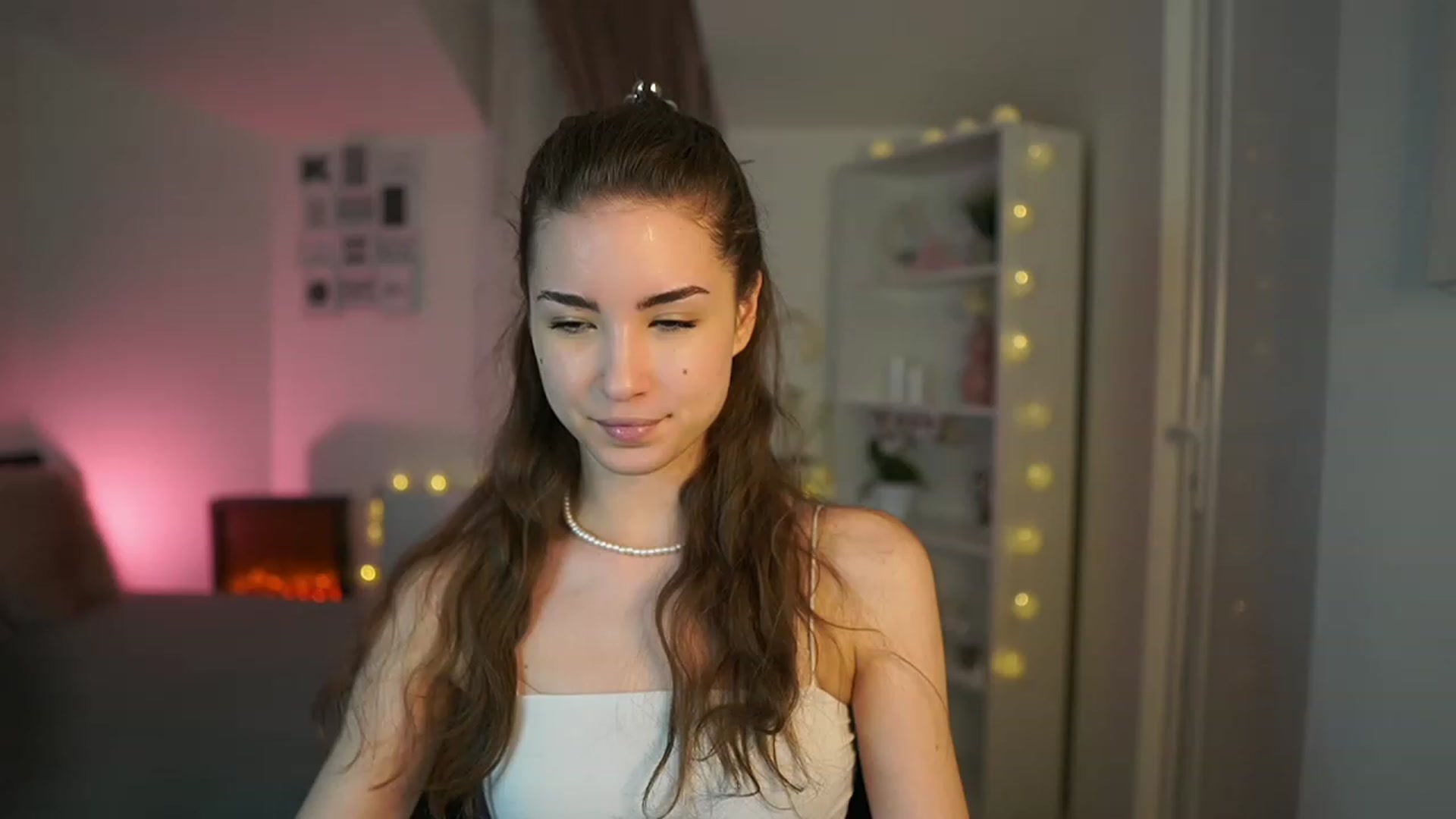 Gallery image thumbnail from Shy_jane's myfreecams stream on, 04/02/2023, 11:23 image 11 of 20