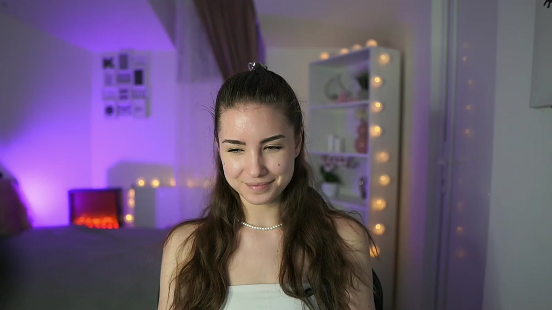 Gallery image thumbnail from Shy_jane's myfreecams stream on, 04/02/2023, 14:36 image 10 of 20