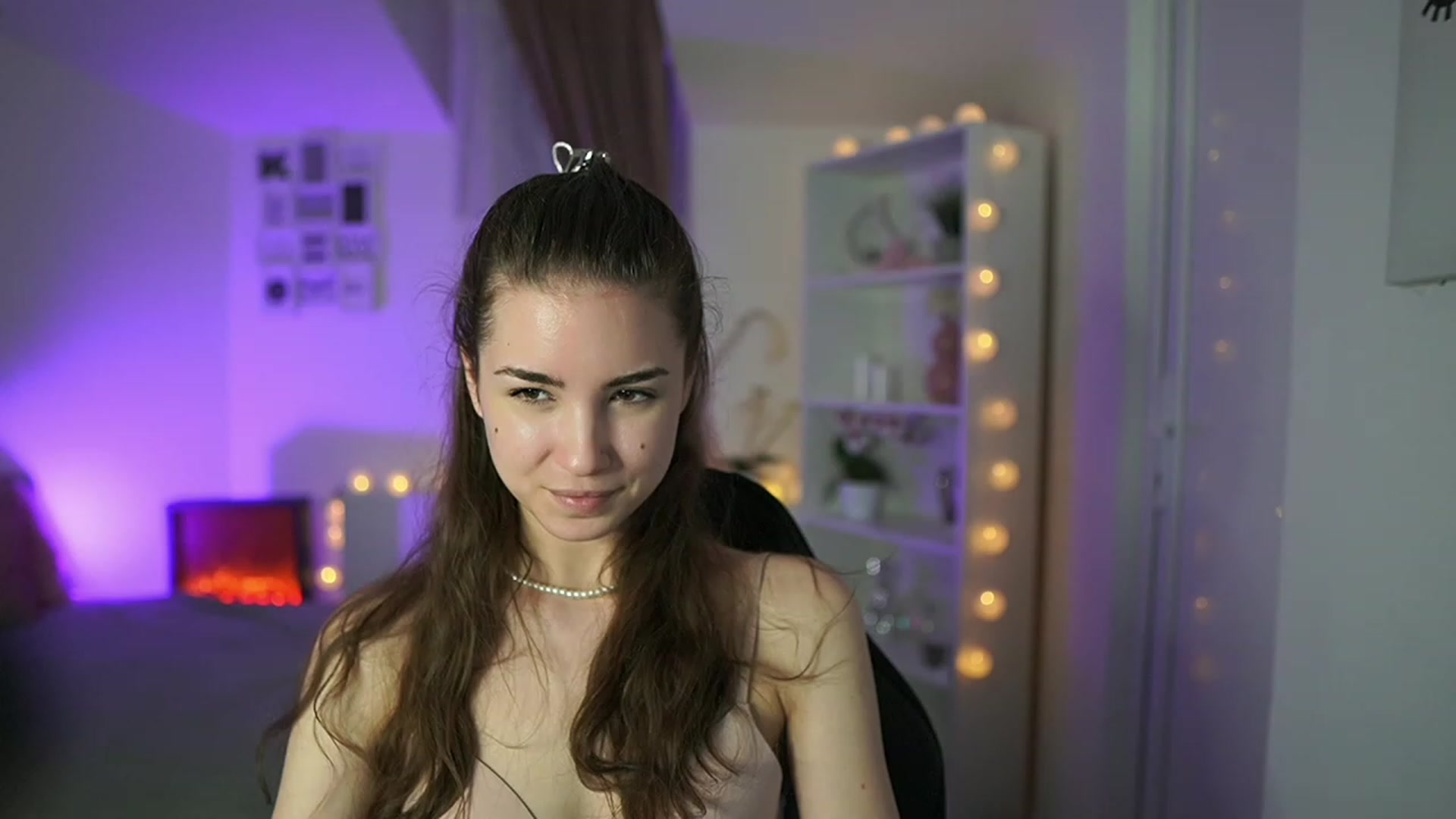 Gallery image thumbnail from Shy_jane's myfreecams stream on, 04/02/2023, 14:36 image 18 of 20