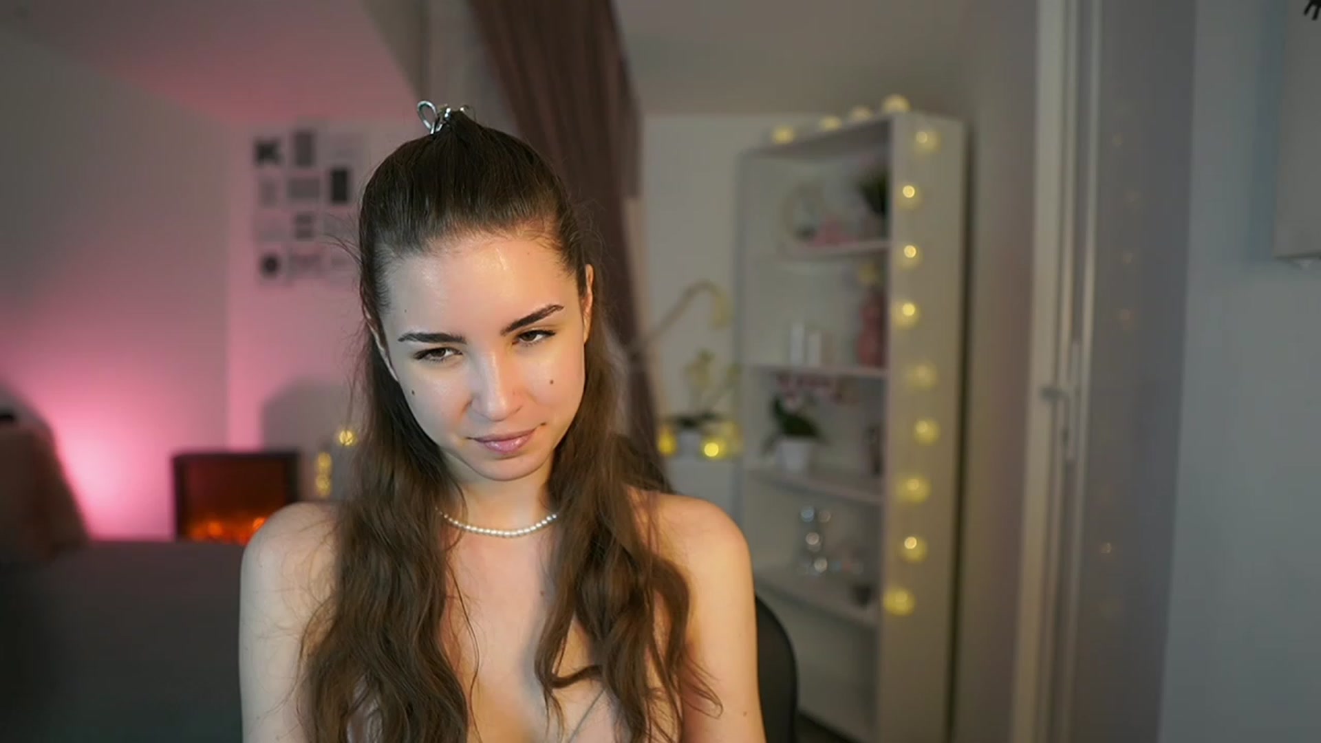 Gallery image thumbnail from Shy_jane's myfreecams stream on, 04/02/2023, 14:36 image 4 of 20