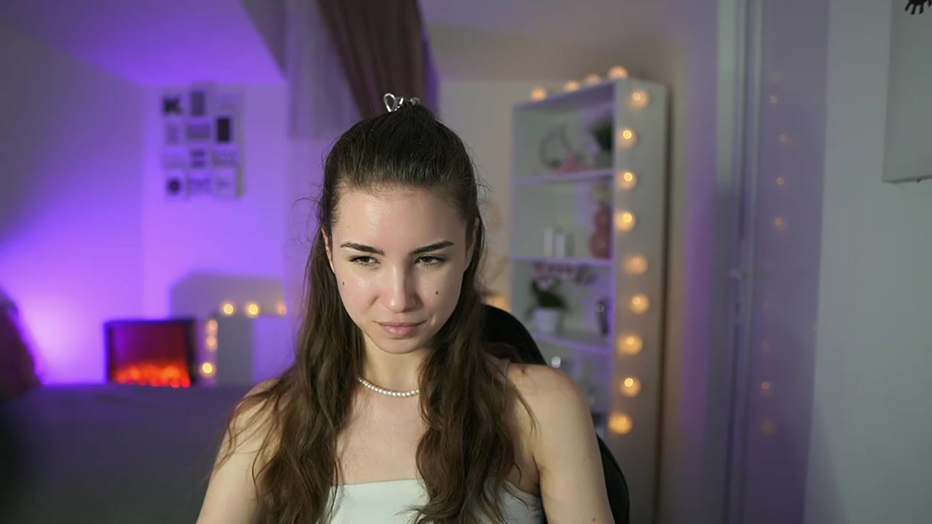 Gallery image thumbnail from Shy_jane's myfreecams stream on, 04/02/2023, 16:28 image 12 of 20