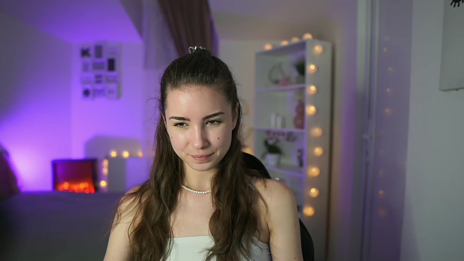 Gallery image thumbnail from Shy_jane's myfreecams stream on, 04/02/2023, 16:28 image 9 of 20
