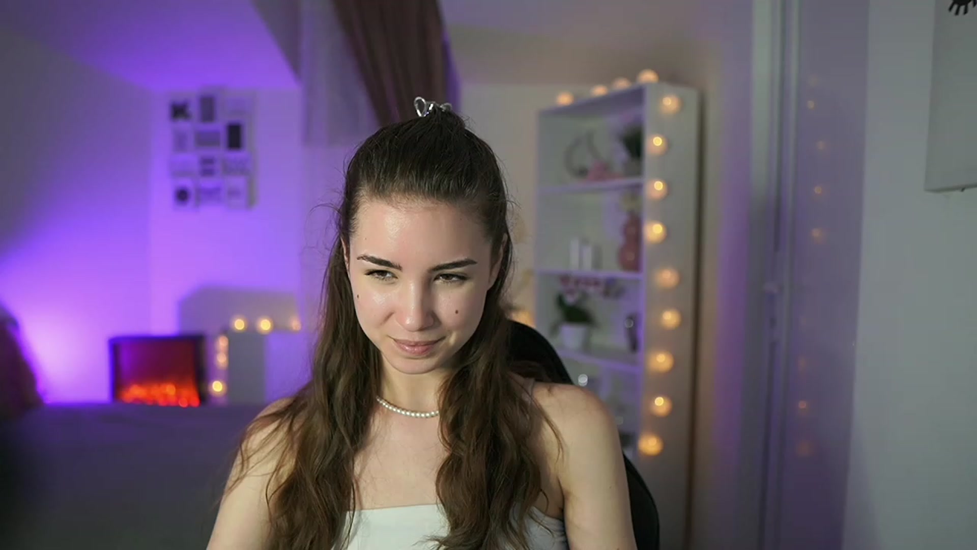 Gallery image thumbnail from Shy_jane's myfreecams stream on, 04/02/2023, 16:28 image 13 of 20