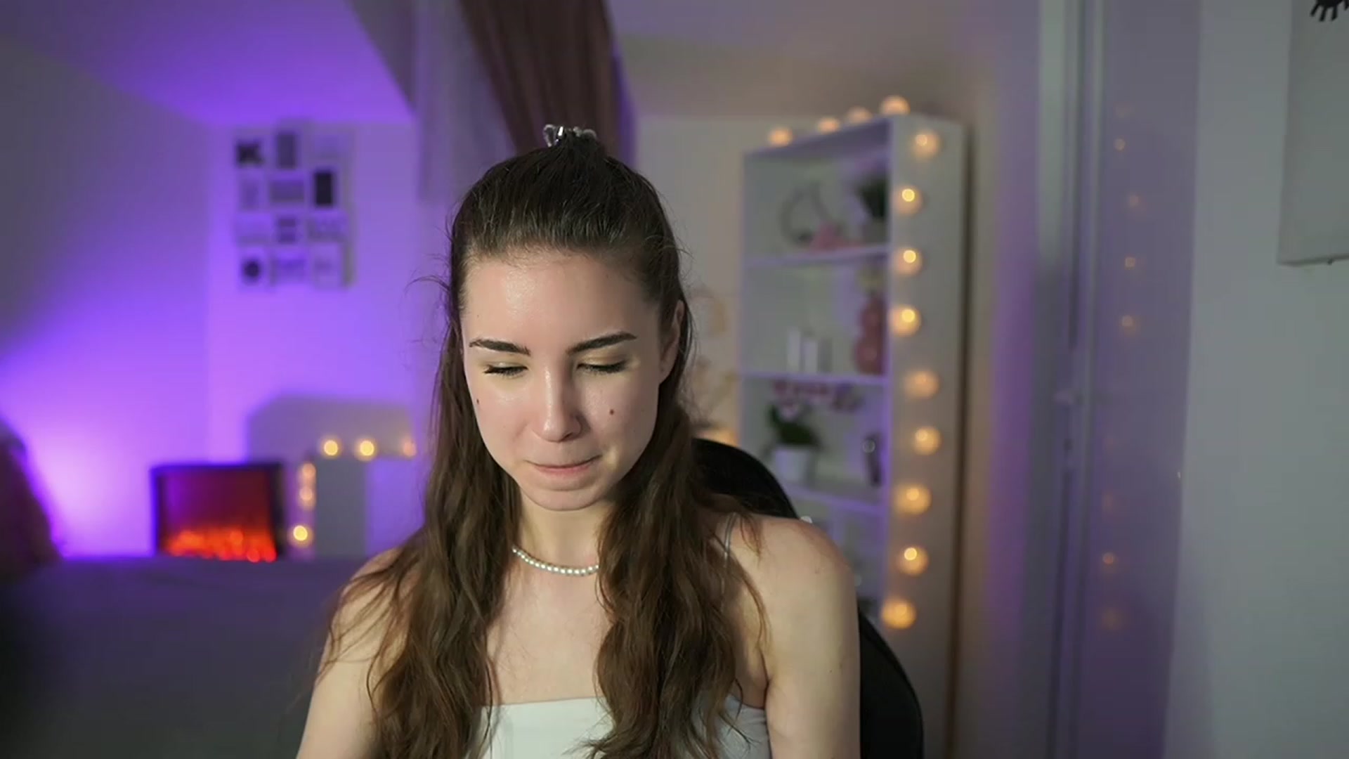 Gallery image thumbnail from Shy_jane's myfreecams stream on, 04/02/2023, 16:28 image 8 of 20