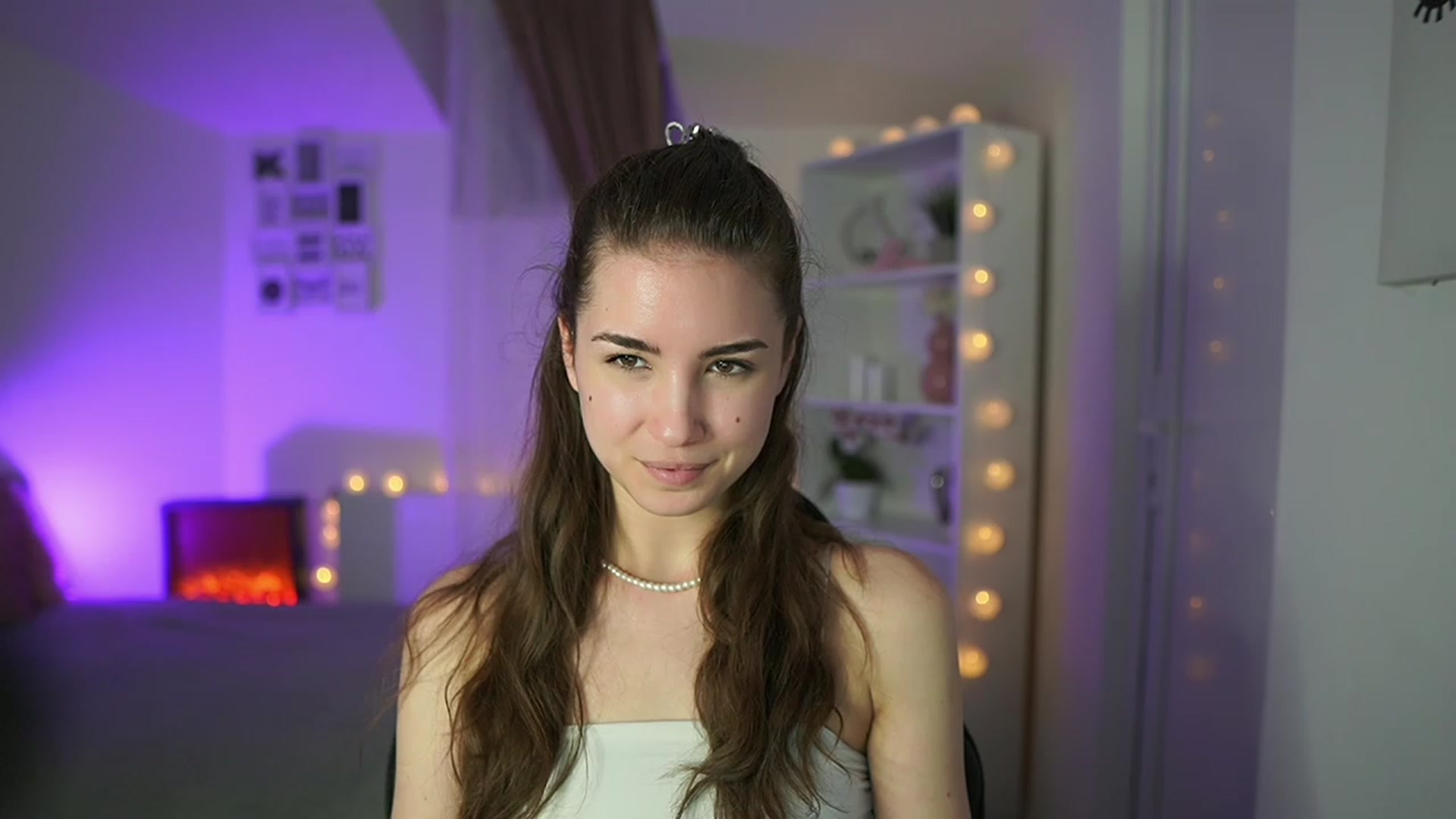 Gallery image thumbnail from Shy_jane's myfreecams stream on, 04/02/2023, 16:28 image 7 of 20