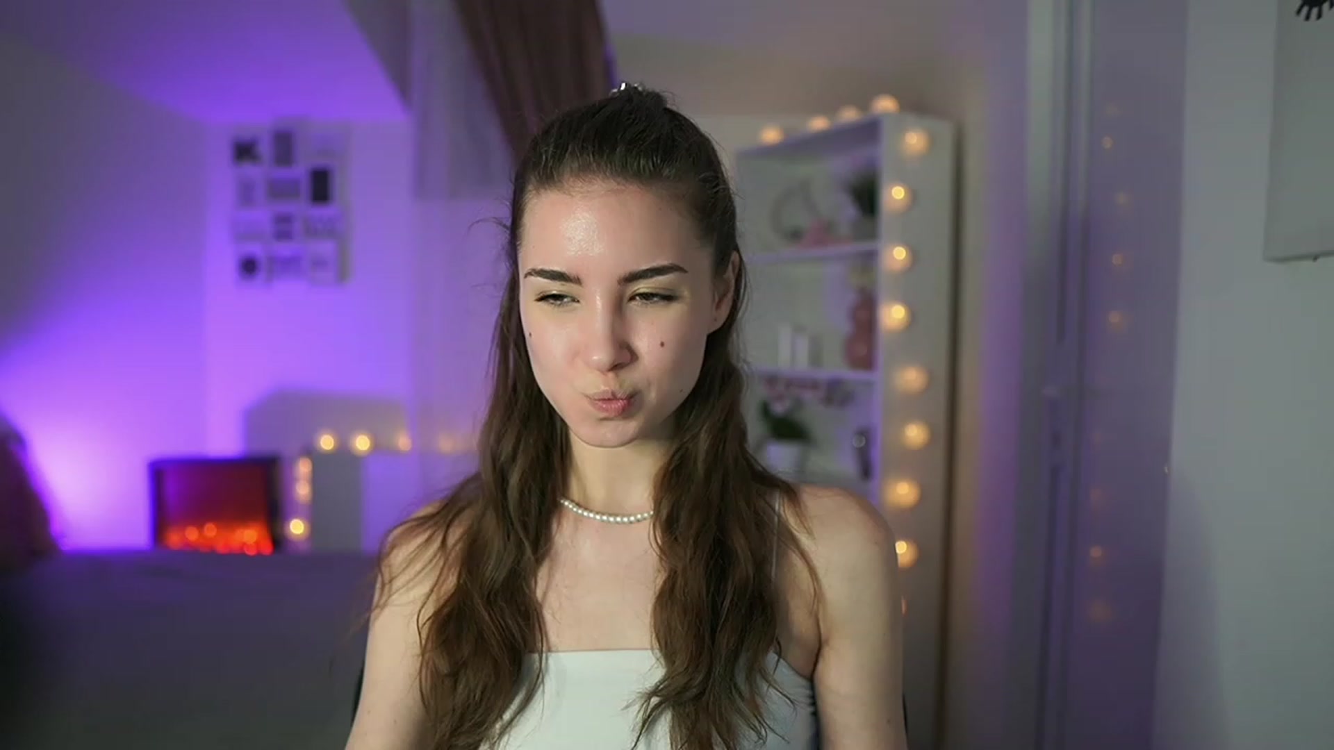Gallery image thumbnail from Shy_jane's myfreecams stream on, 04/02/2023, 16:28 image 5 of 20