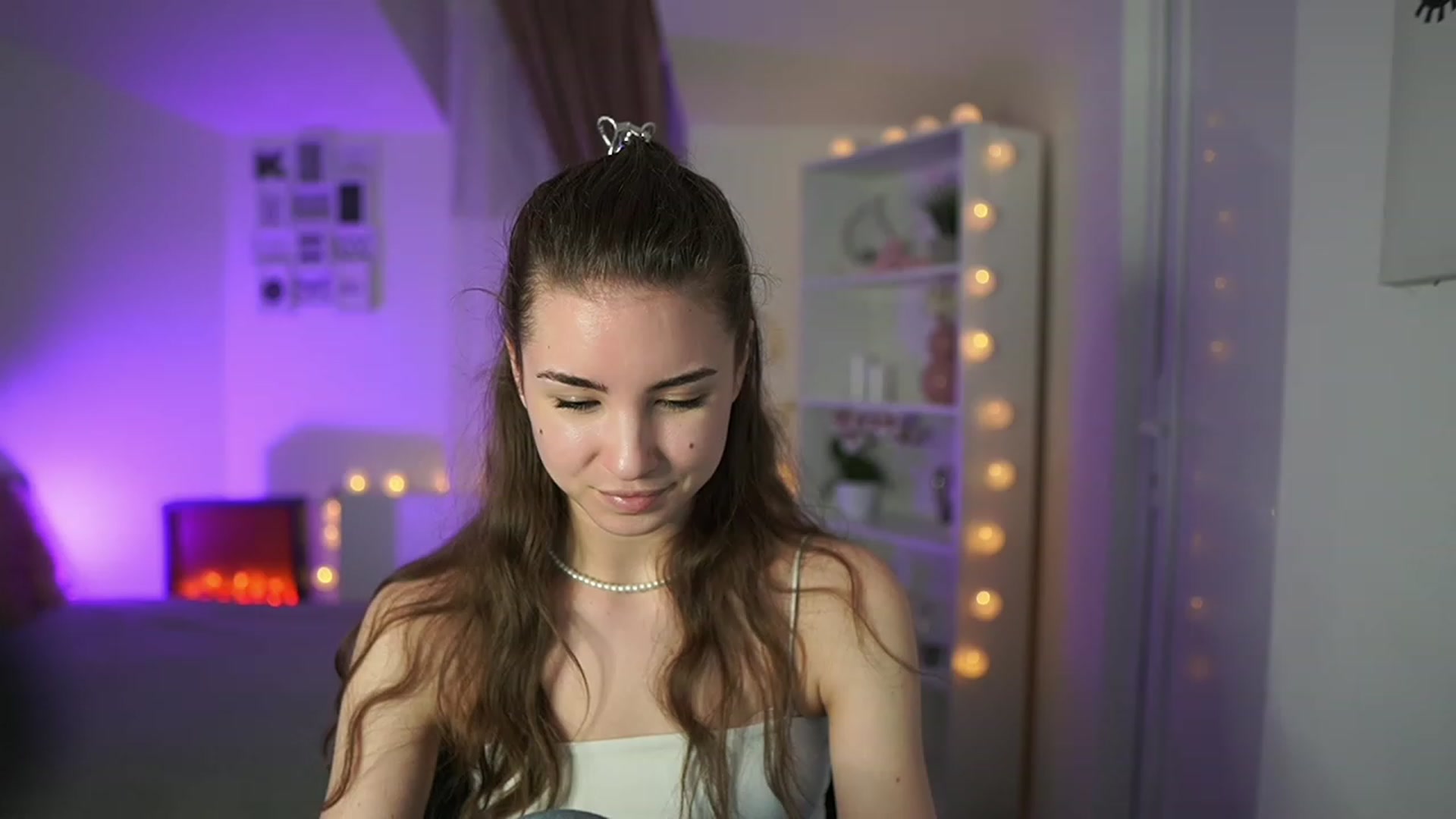 Gallery image thumbnail from Shy_jane's myfreecams stream on, 04/02/2023, 16:28 image 1 of 20