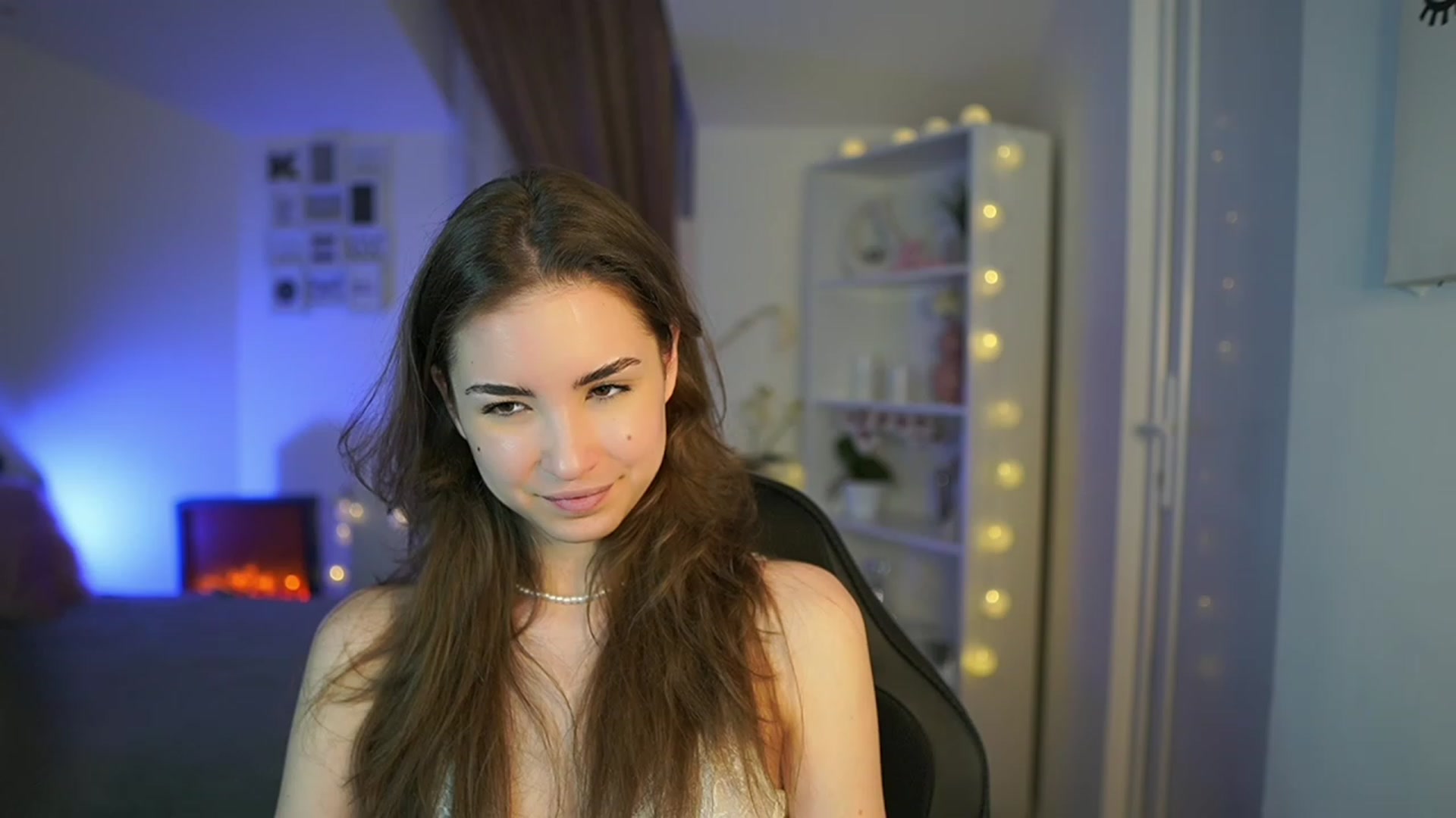 Gallery image thumbnail from Shy_jane's myfreecams stream on, 04/03/2023, 15:06 image 14 of 20