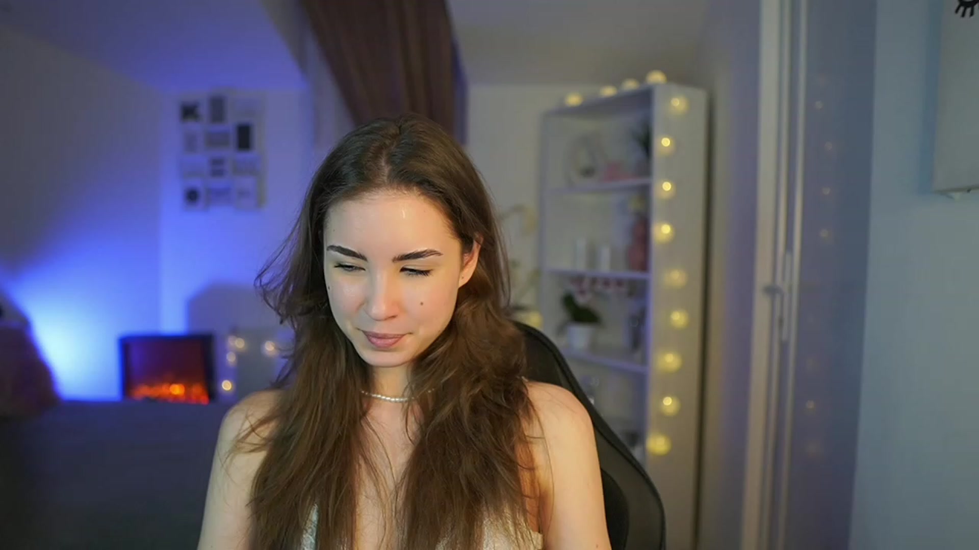 Gallery image thumbnail from Shy_jane's myfreecams stream on, 04/03/2023, 15:06 image 17 of 20