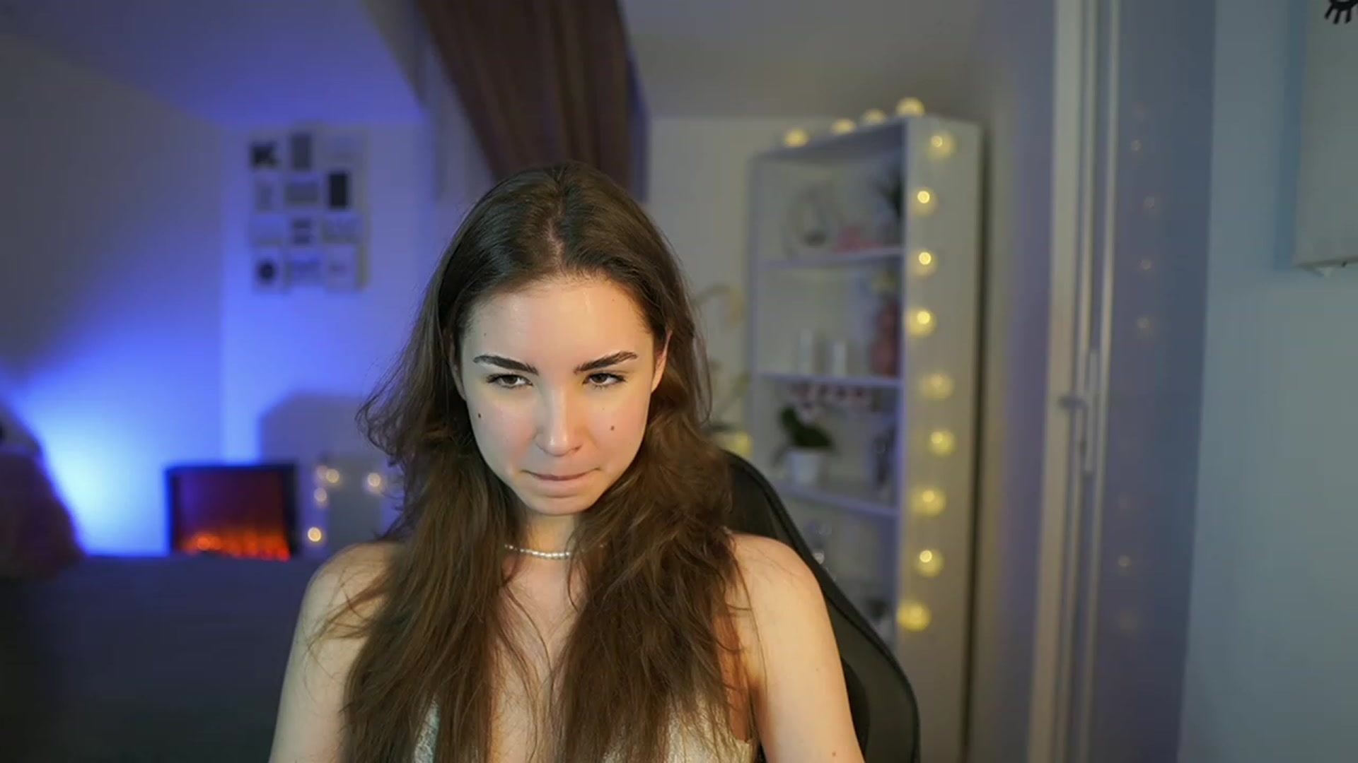 Gallery image thumbnail from Shy_jane's myfreecams stream on, 04/03/2023, 15:06 image 18 of 20