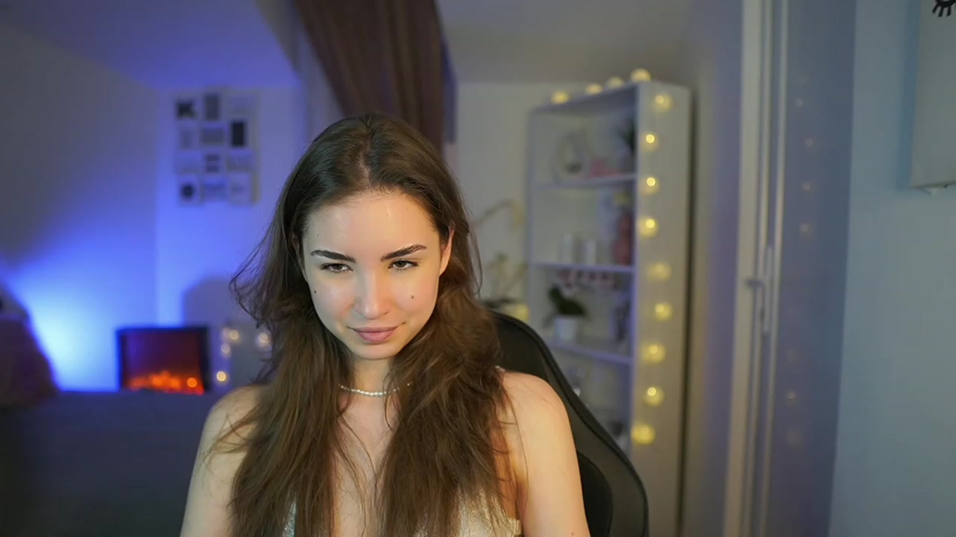 Gallery image thumbnail from Shy_jane's myfreecams stream on, 04/03/2023, 15:06 image 15 of 20
