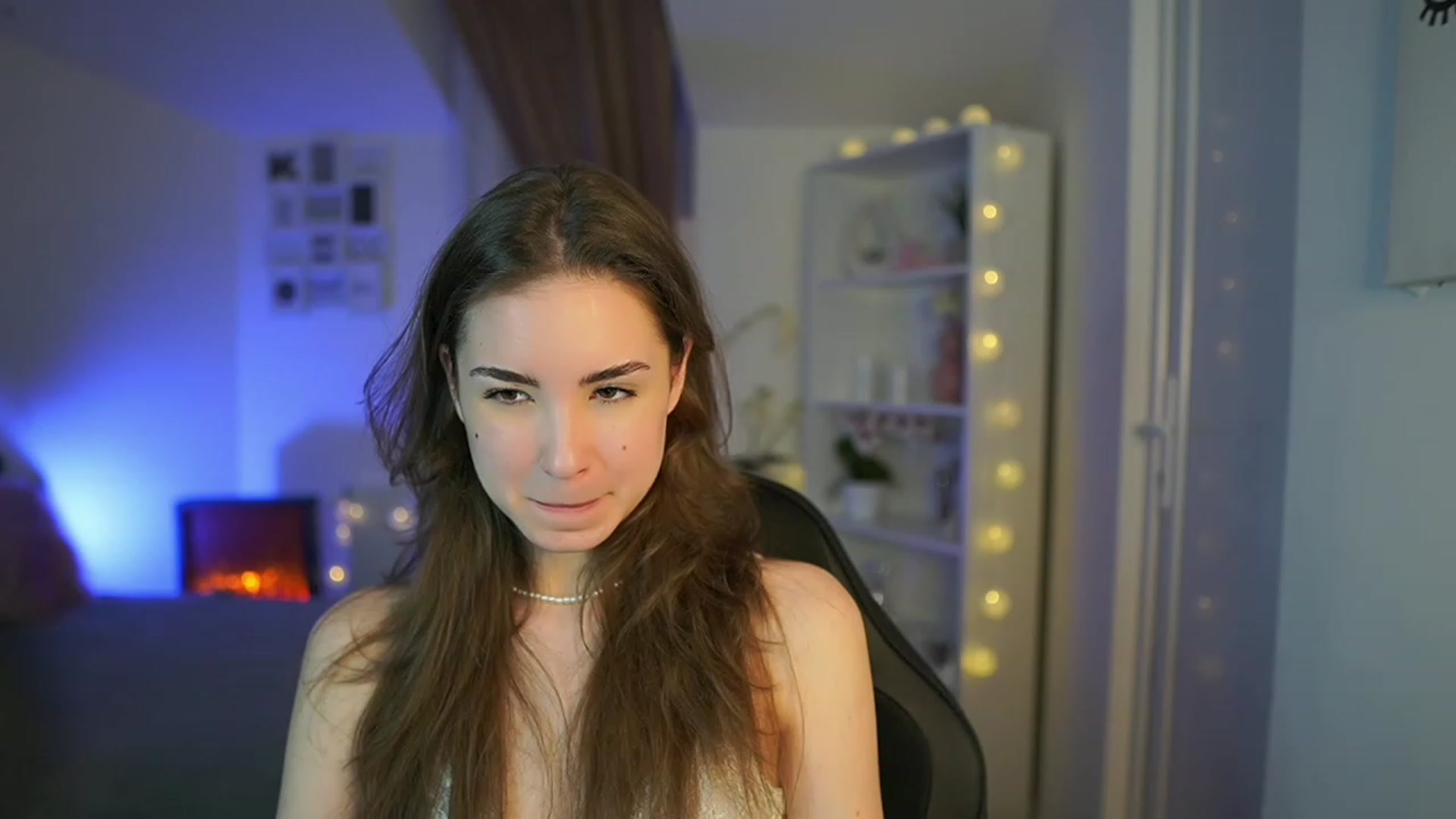 Gallery image thumbnail from Shy_jane's myfreecams stream on, 04/03/2023, 15:06 image 13 of 20