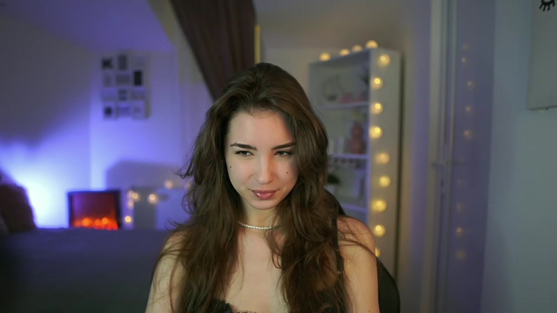 Gallery image thumbnail from Shy_jane's myfreecams stream on, 04/06/2023, 09:35 image 5 of 20