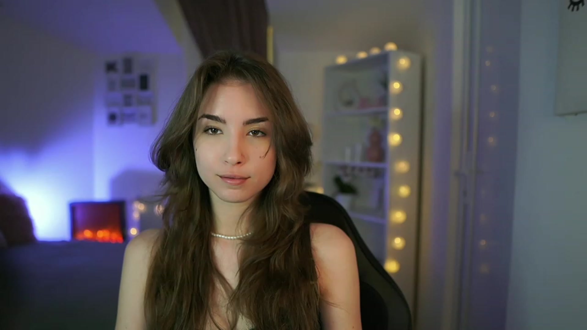 Gallery image thumbnail from Shy_jane's myfreecams stream on, 04/06/2023, 09:35 image 13 of 20