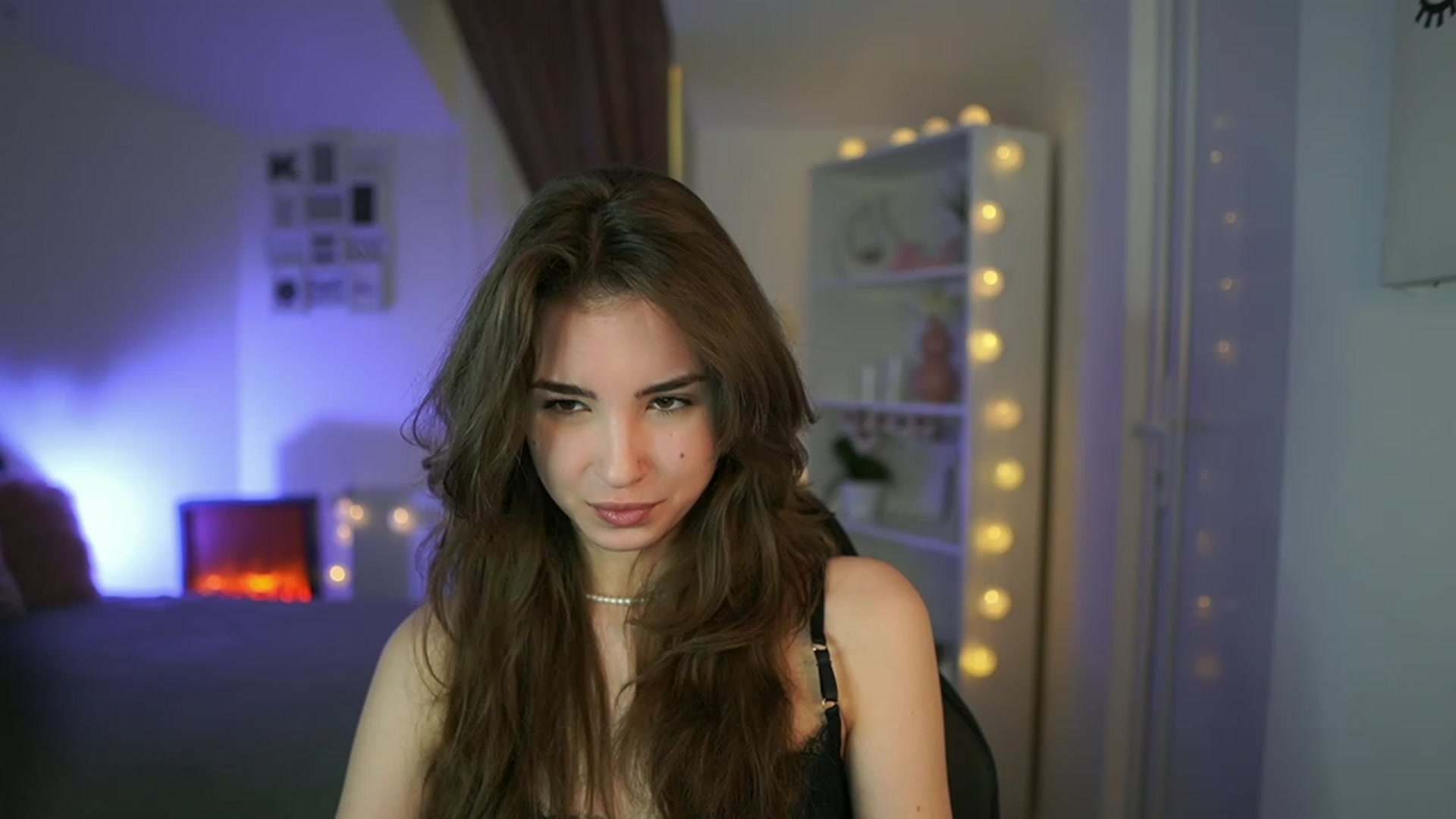 Gallery image thumbnail from Shy_jane's myfreecams stream on, 04/06/2023, 09:35 image 11 of 20