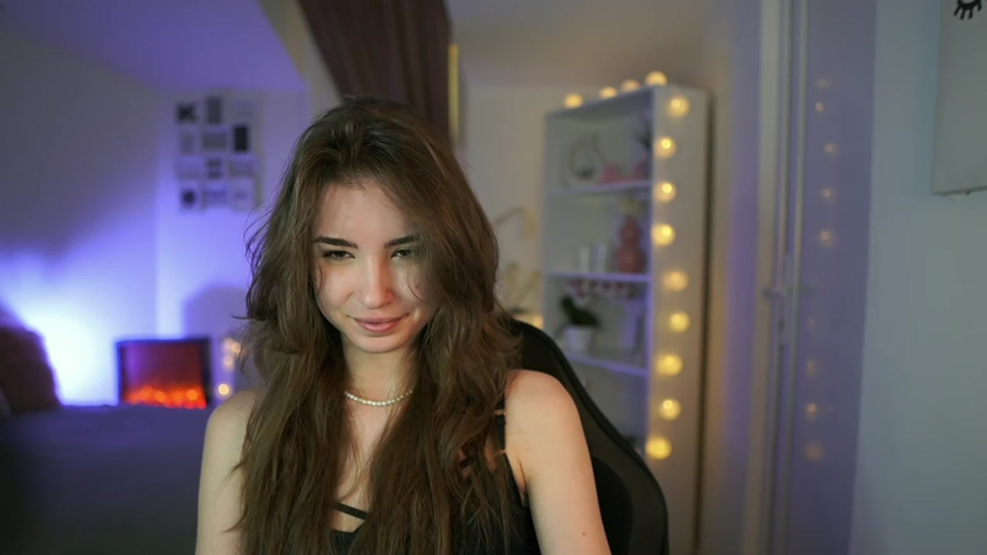 Gallery image thumbnail from Shy_jane's myfreecams stream on, 04/06/2023, 11:28 image 11 of 20