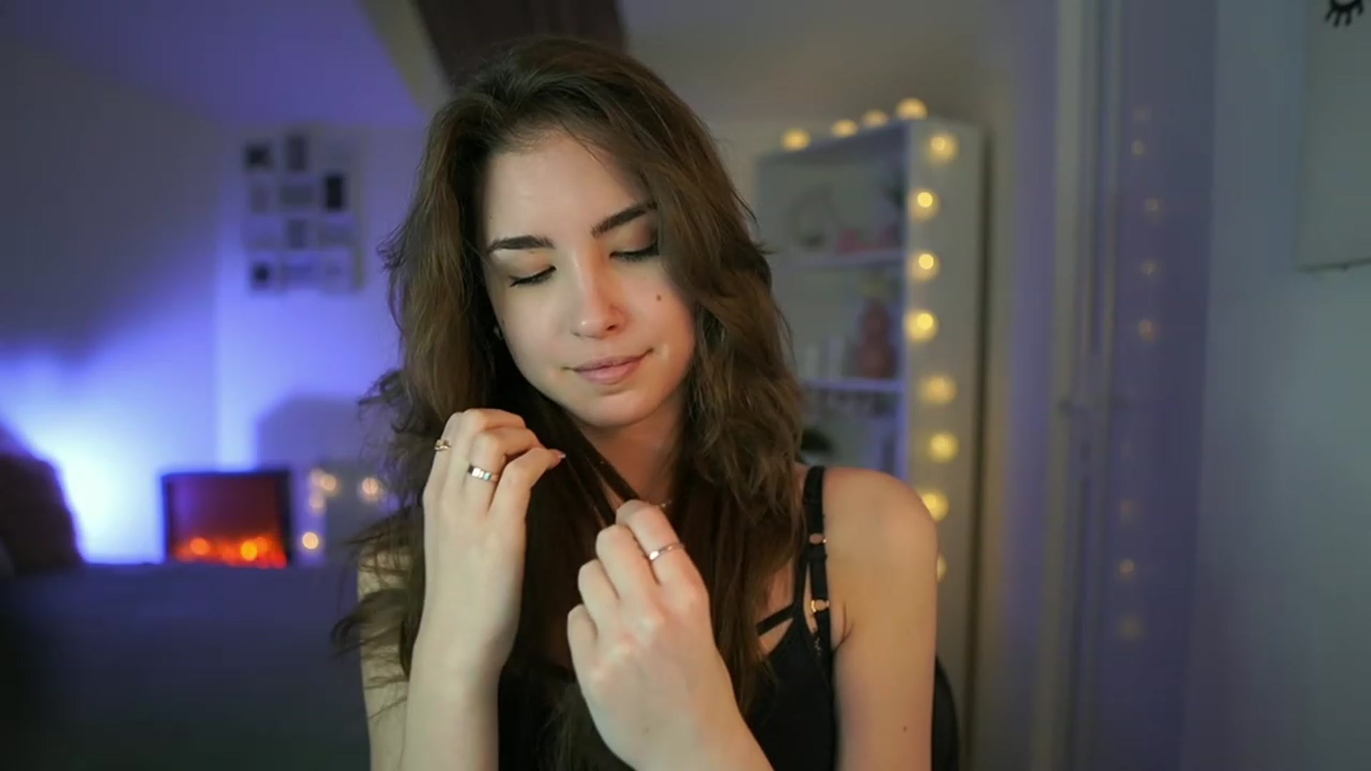 Gallery image thumbnail from Shy_jane's myfreecams stream on, 04/06/2023, 11:28 image 10 of 20