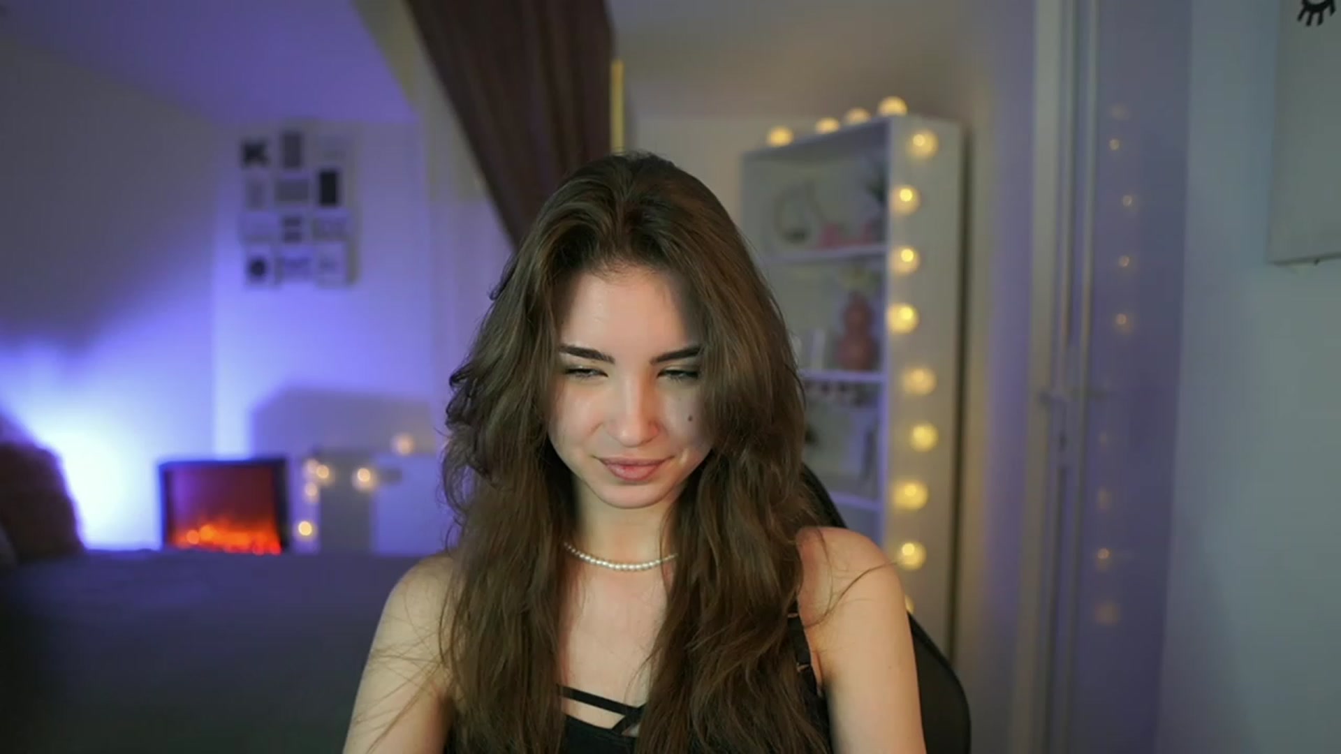 Gallery image thumbnail from Shy_jane's myfreecams stream on, 04/06/2023, 11:28 image 1 of 20