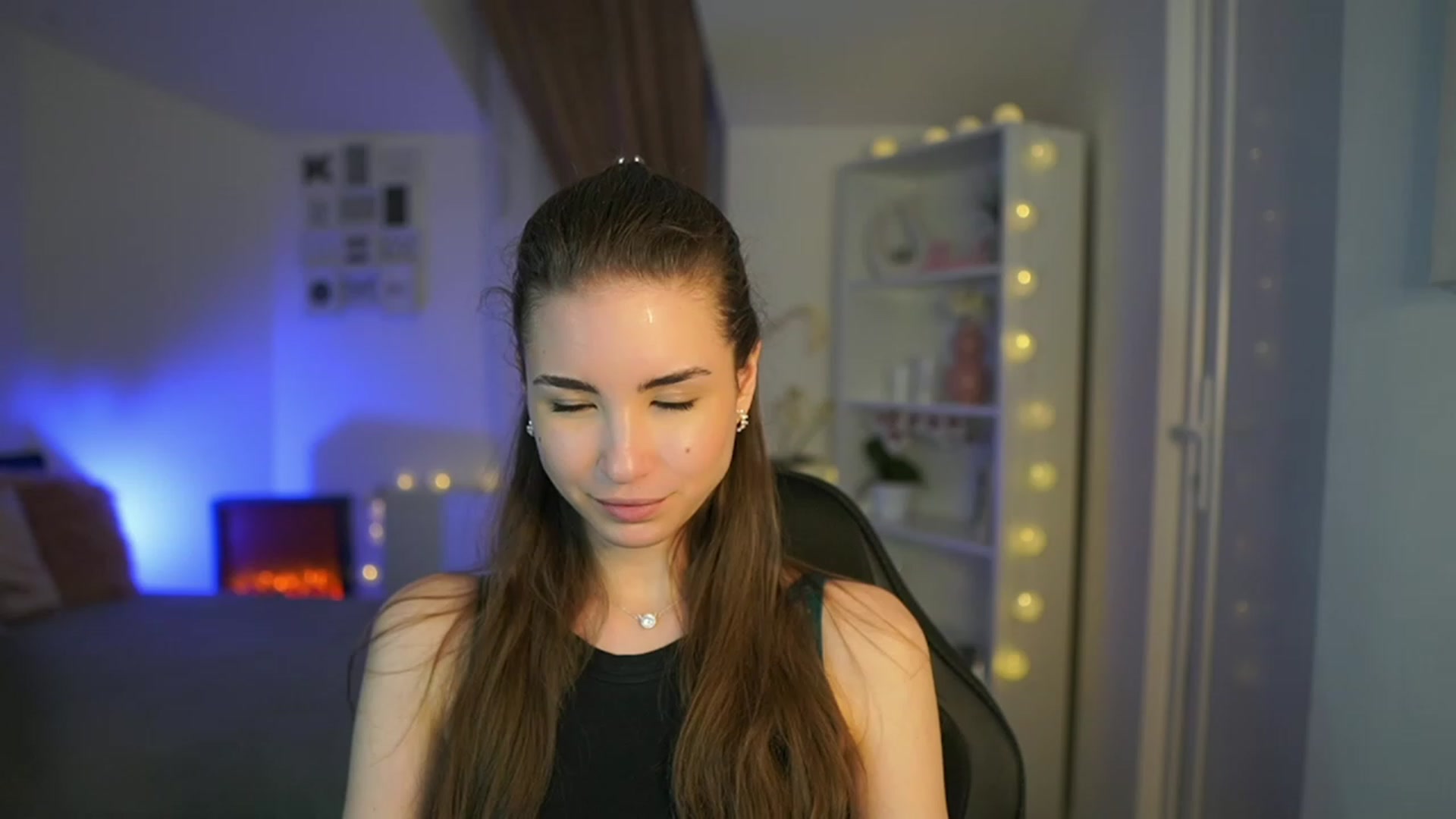 Gallery image thumbnail from Shy_jane's myfreecams stream on, 04/07/2023, 17:40 image 2 of 20