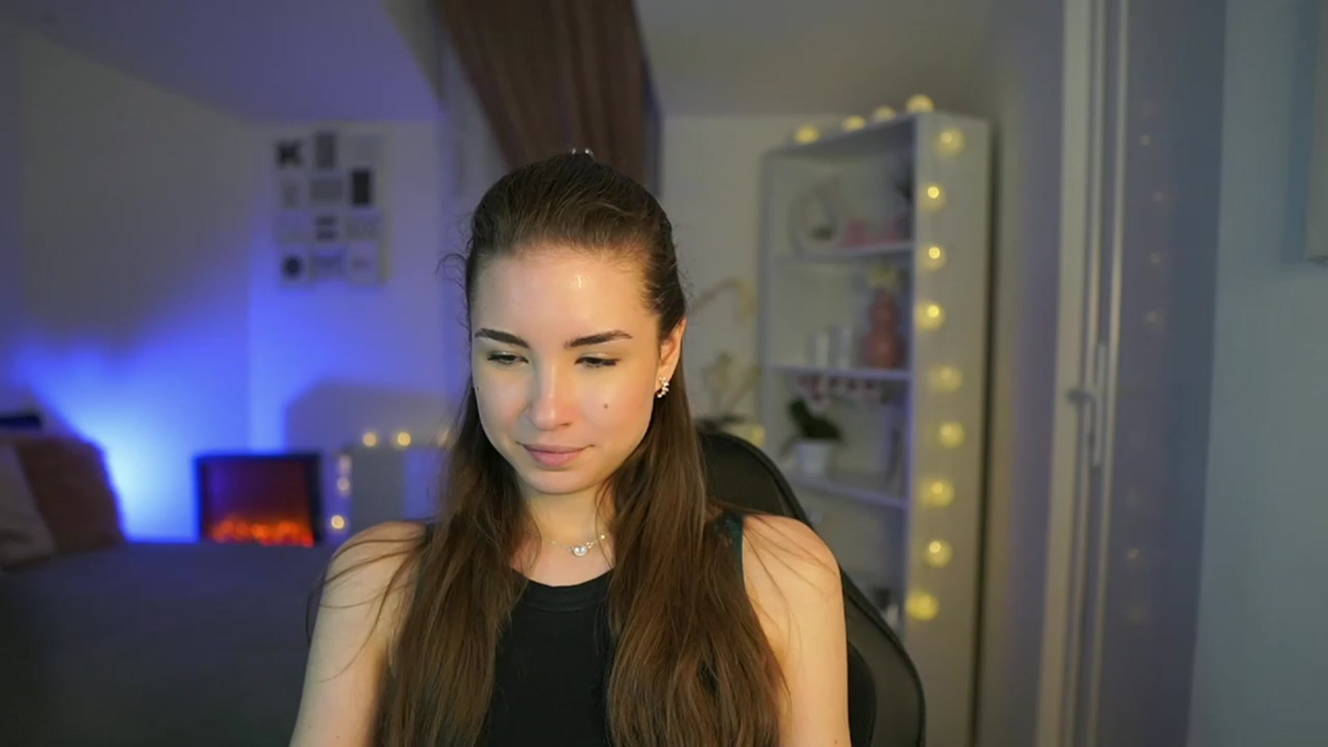 Gallery image thumbnail from Shy_jane's myfreecams stream on, 04/07/2023, 17:40 image 3 of 20