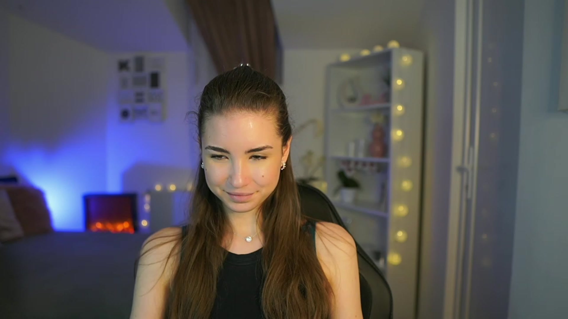 Gallery image thumbnail from Shy_jane's myfreecams stream on, 04/07/2023, 17:40 image 4 of 20